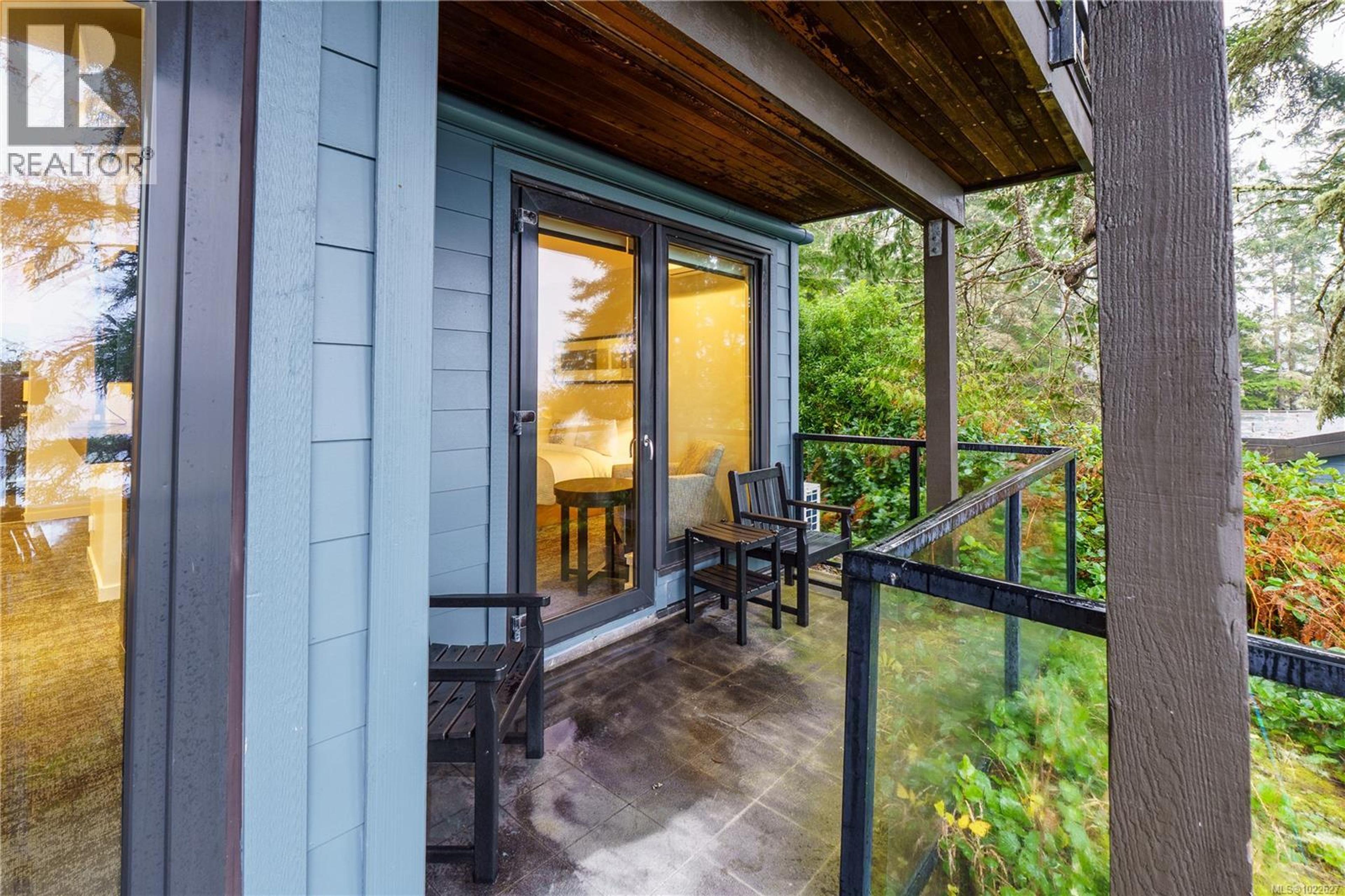 #1601 596 MARINE DR - 23