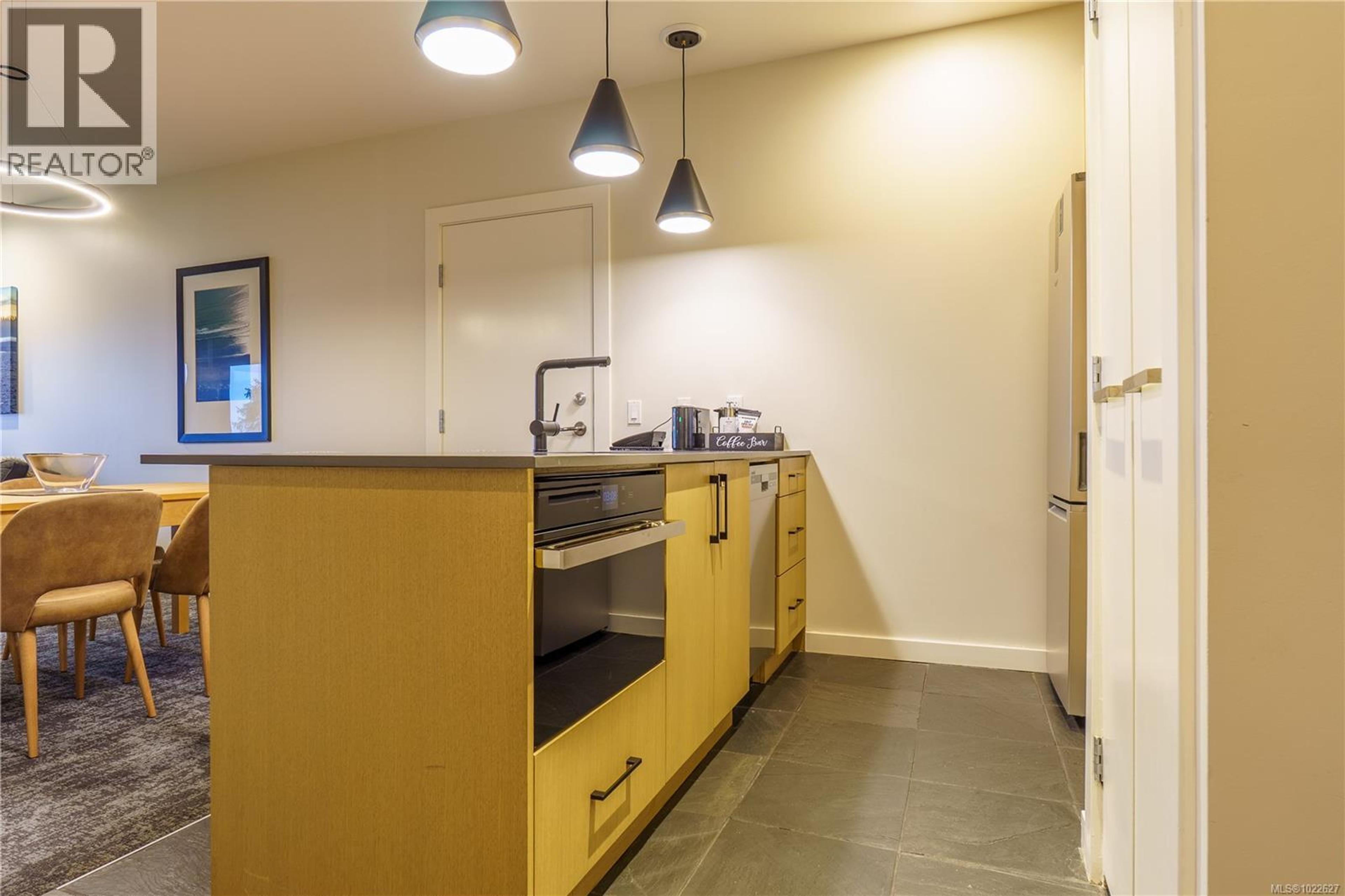 #1601 596 MARINE DR - 9