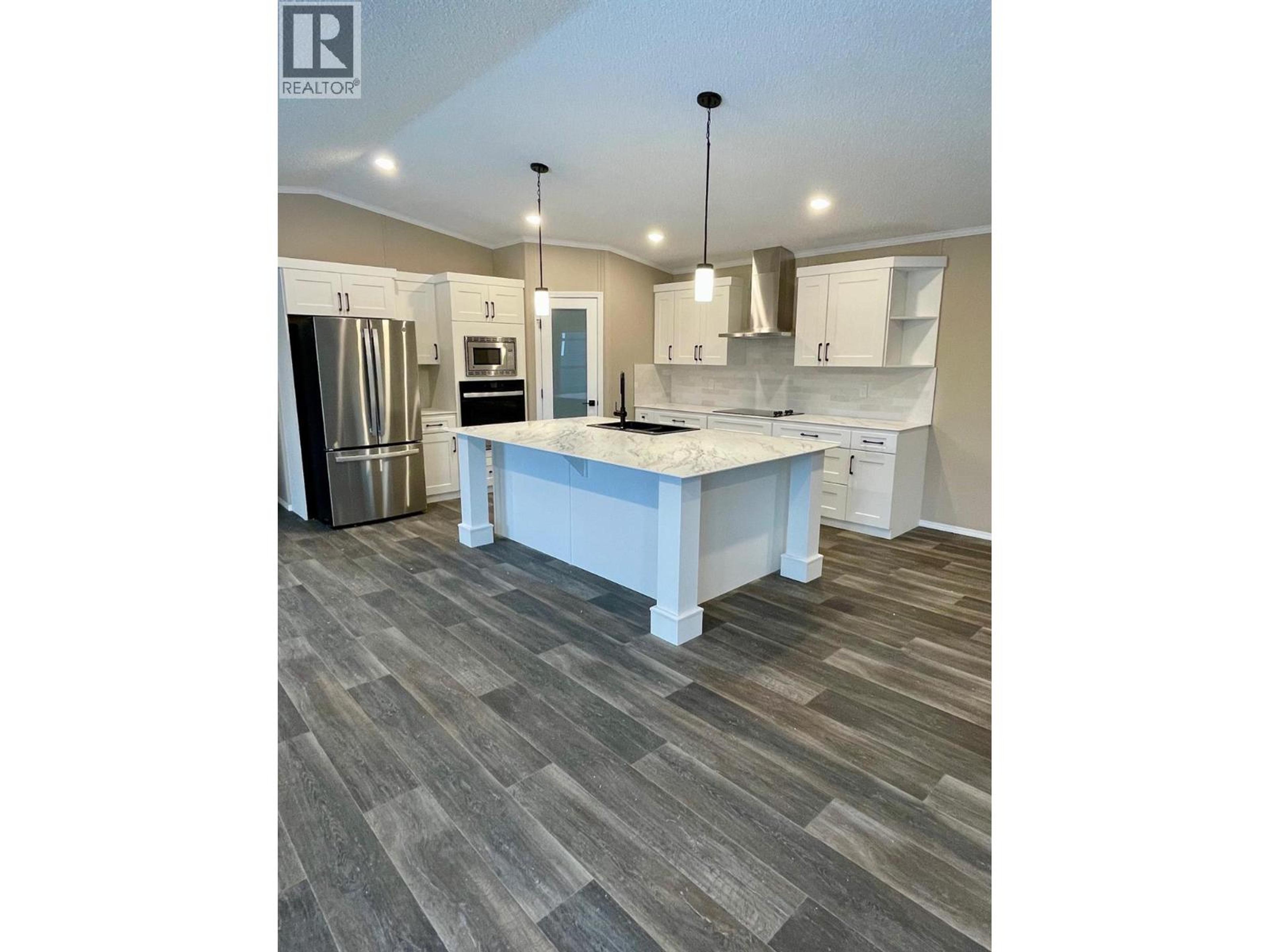 22 CHEROKEE DRIVE - 10