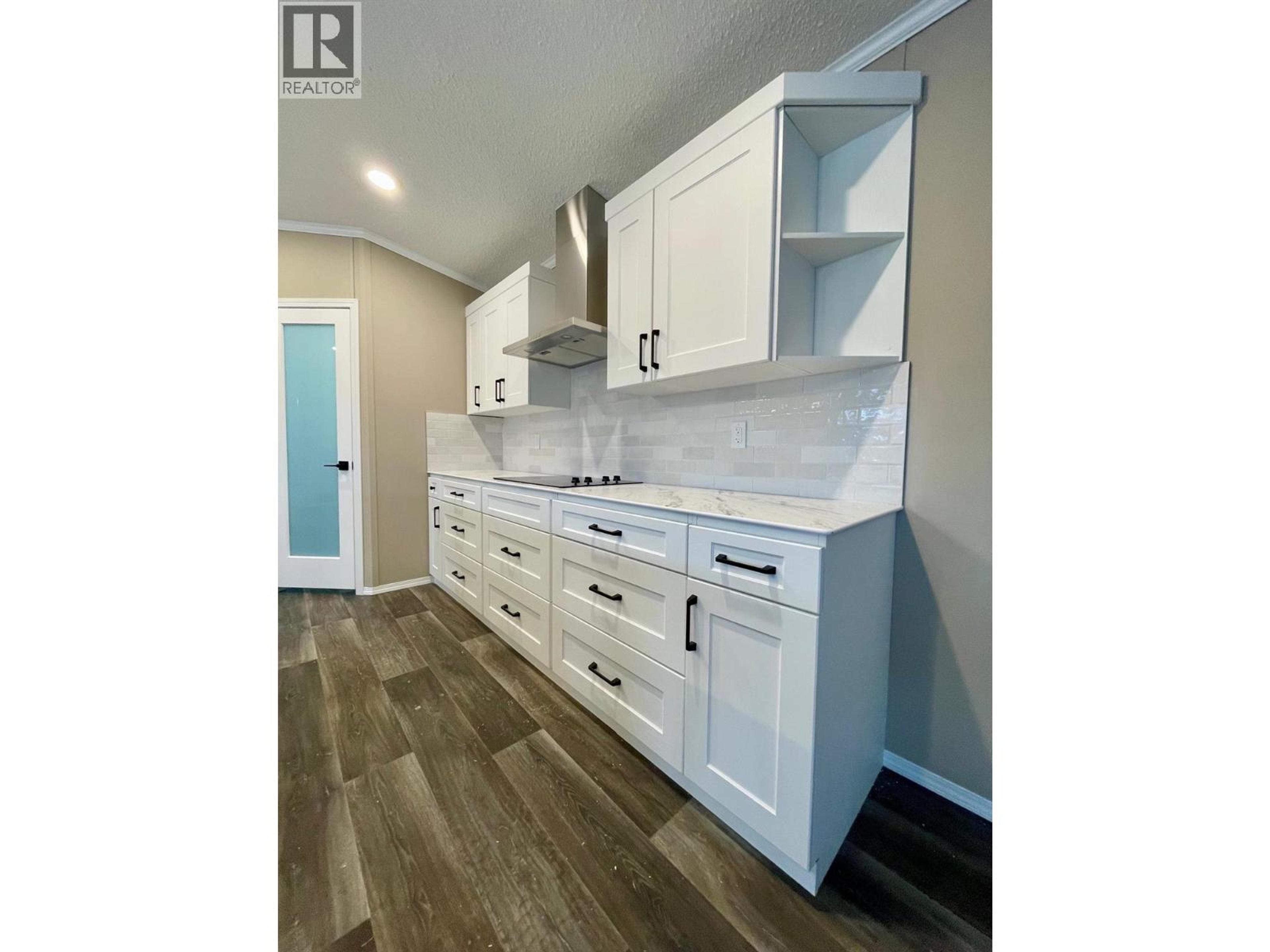 22 CHEROKEE DRIVE - 4