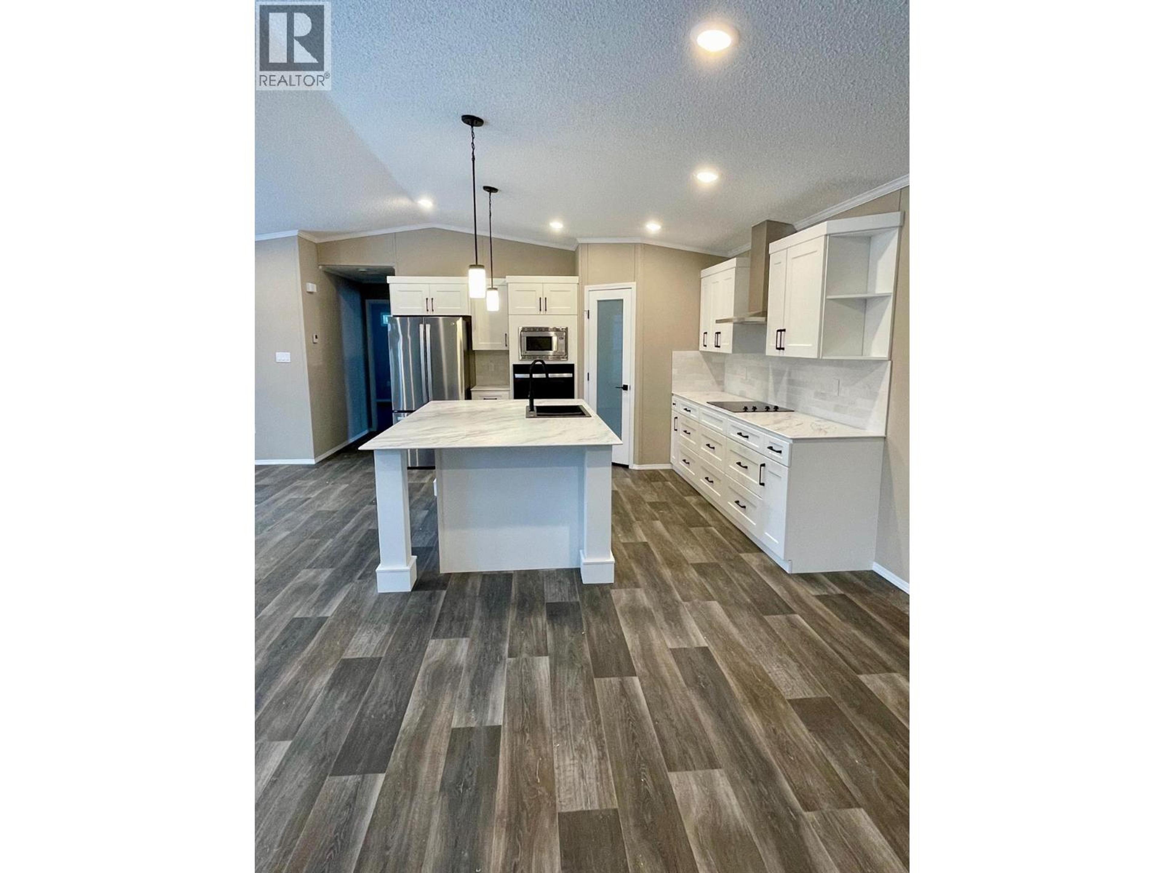 22 CHEROKEE DRIVE - 7