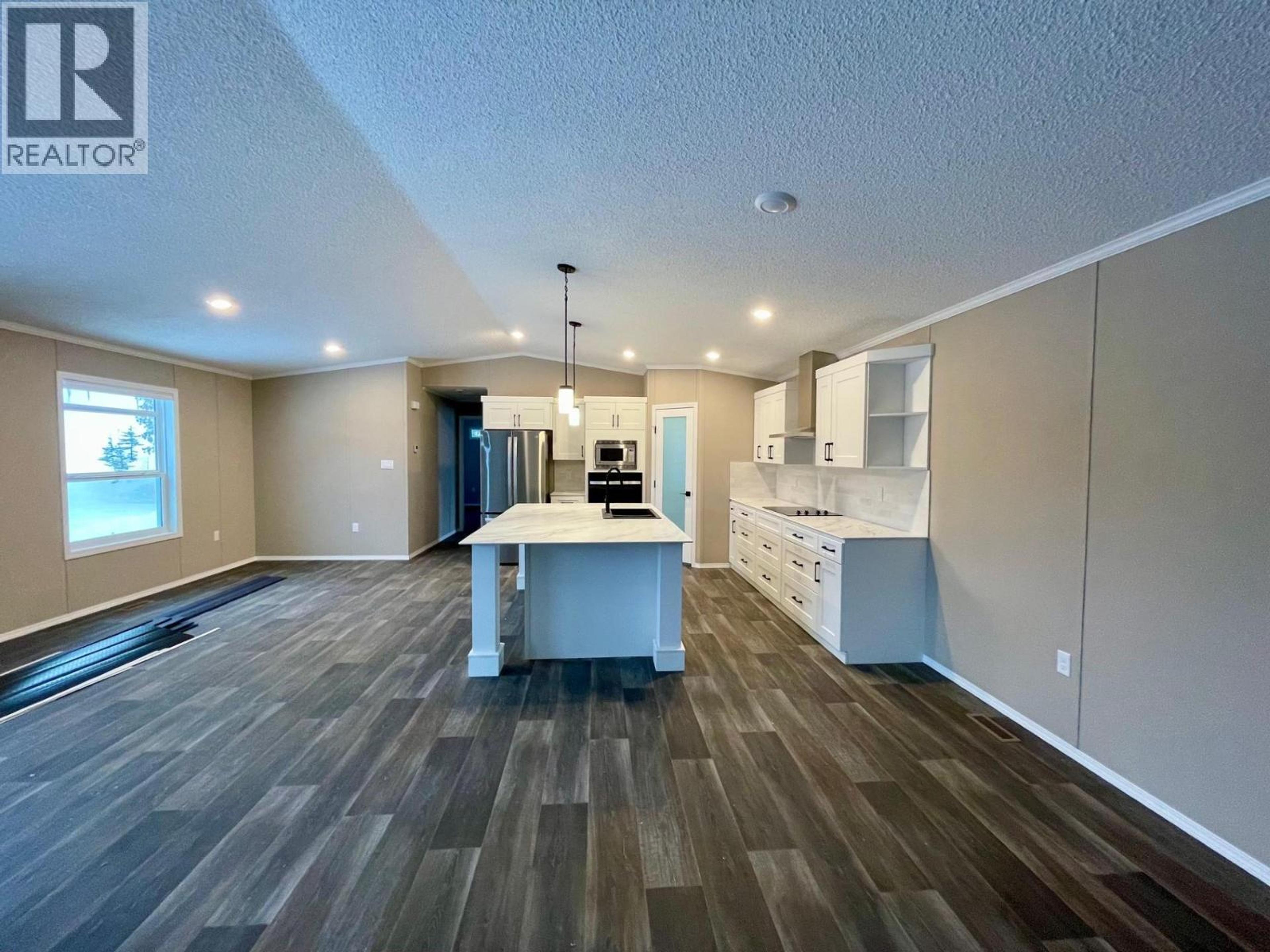 22 CHEROKEE DRIVE - 6