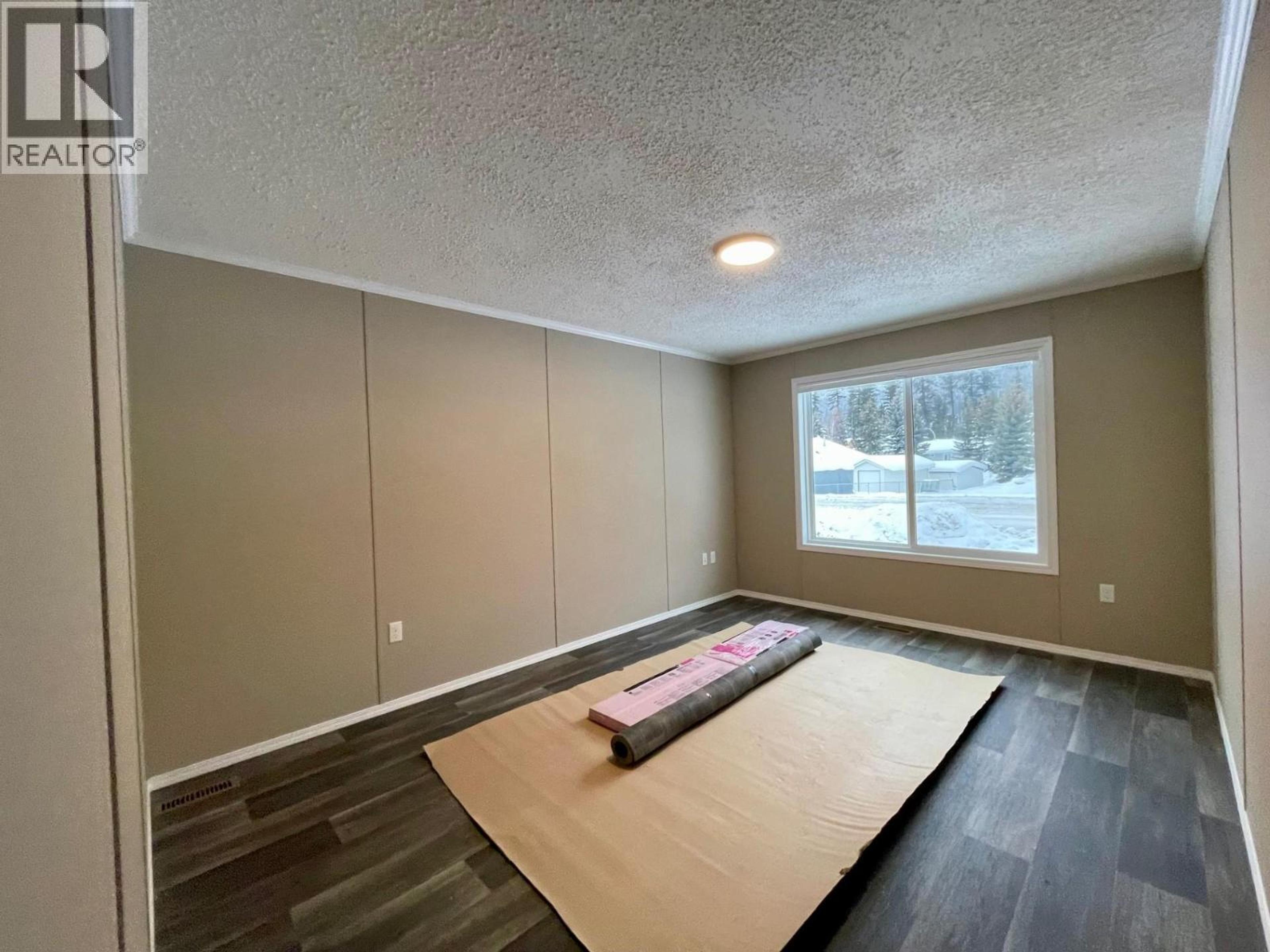 22 CHEROKEE DRIVE - 25