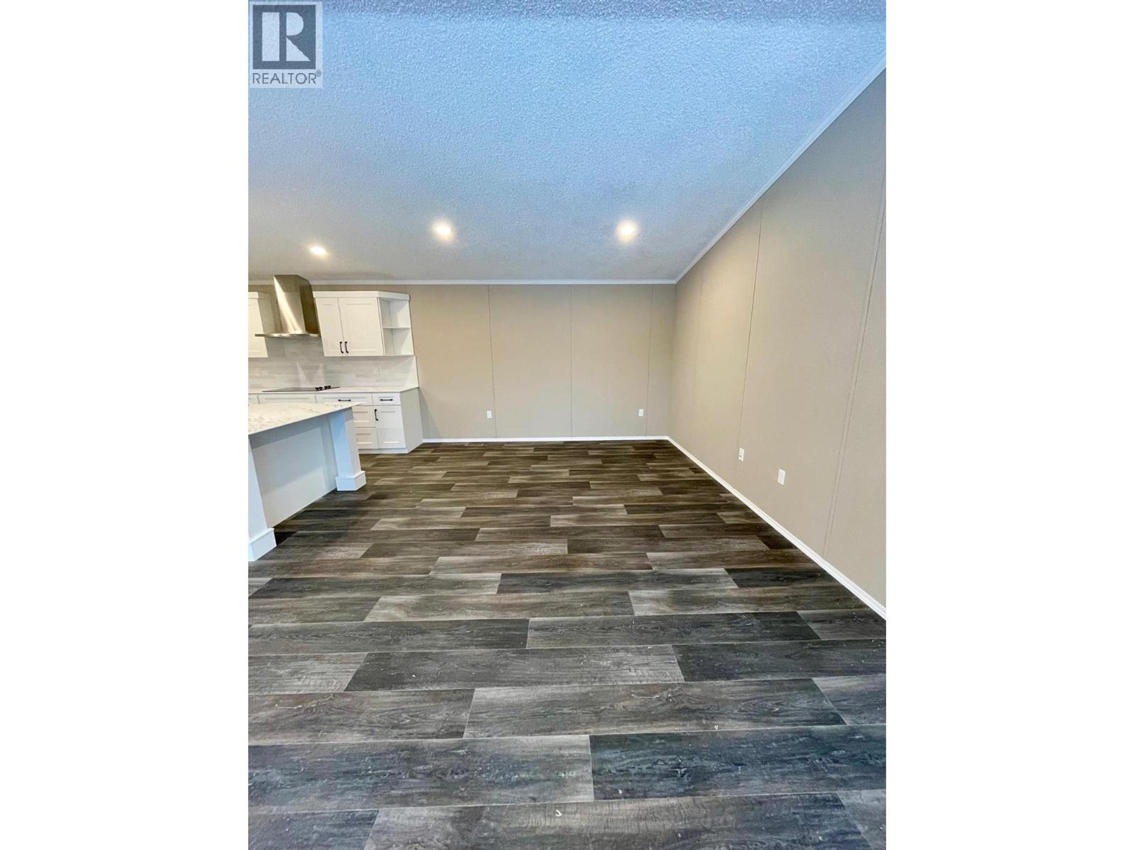 22 CHEROKEE DRIVE - 11