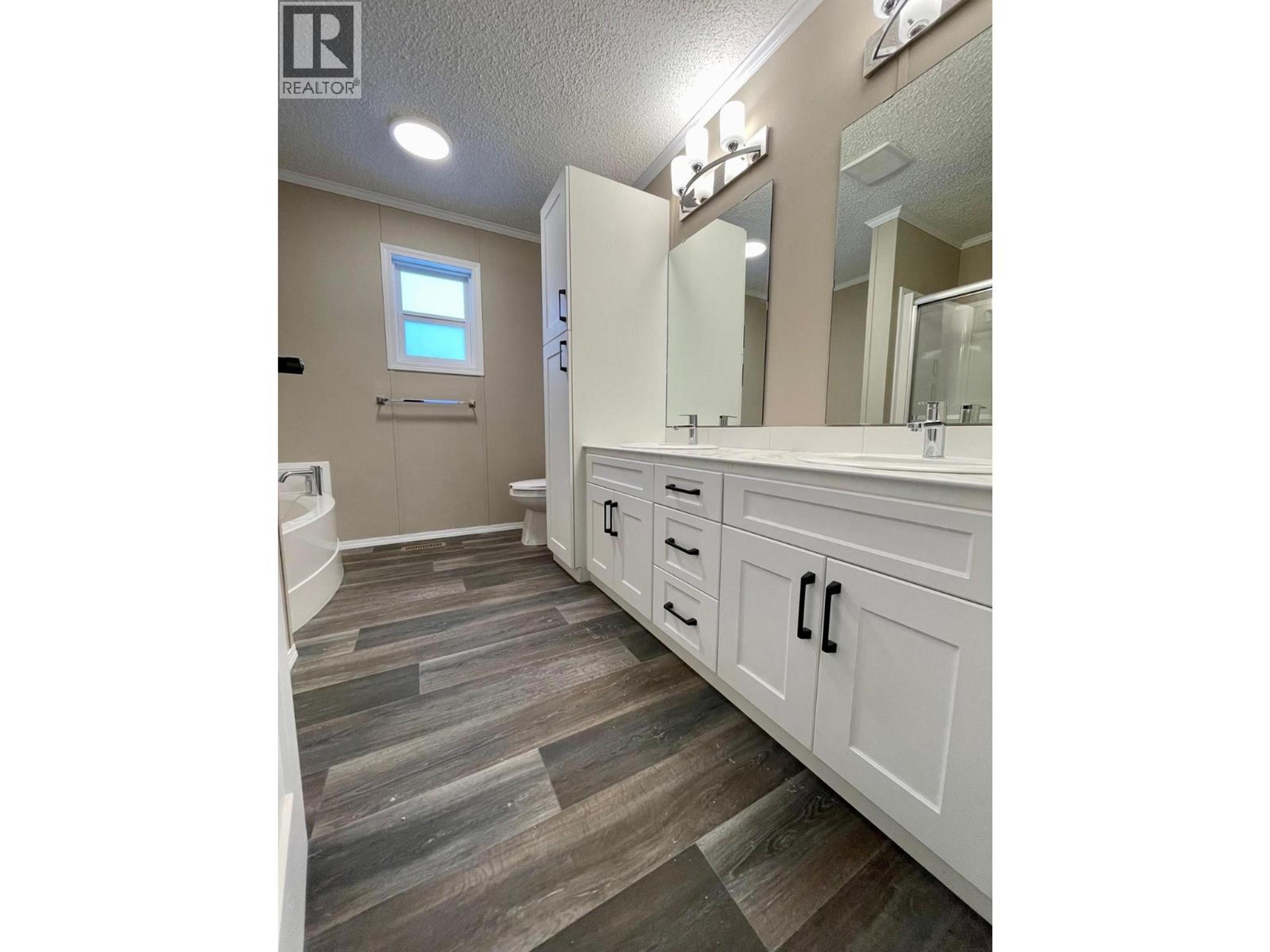 22 CHEROKEE DRIVE - 16