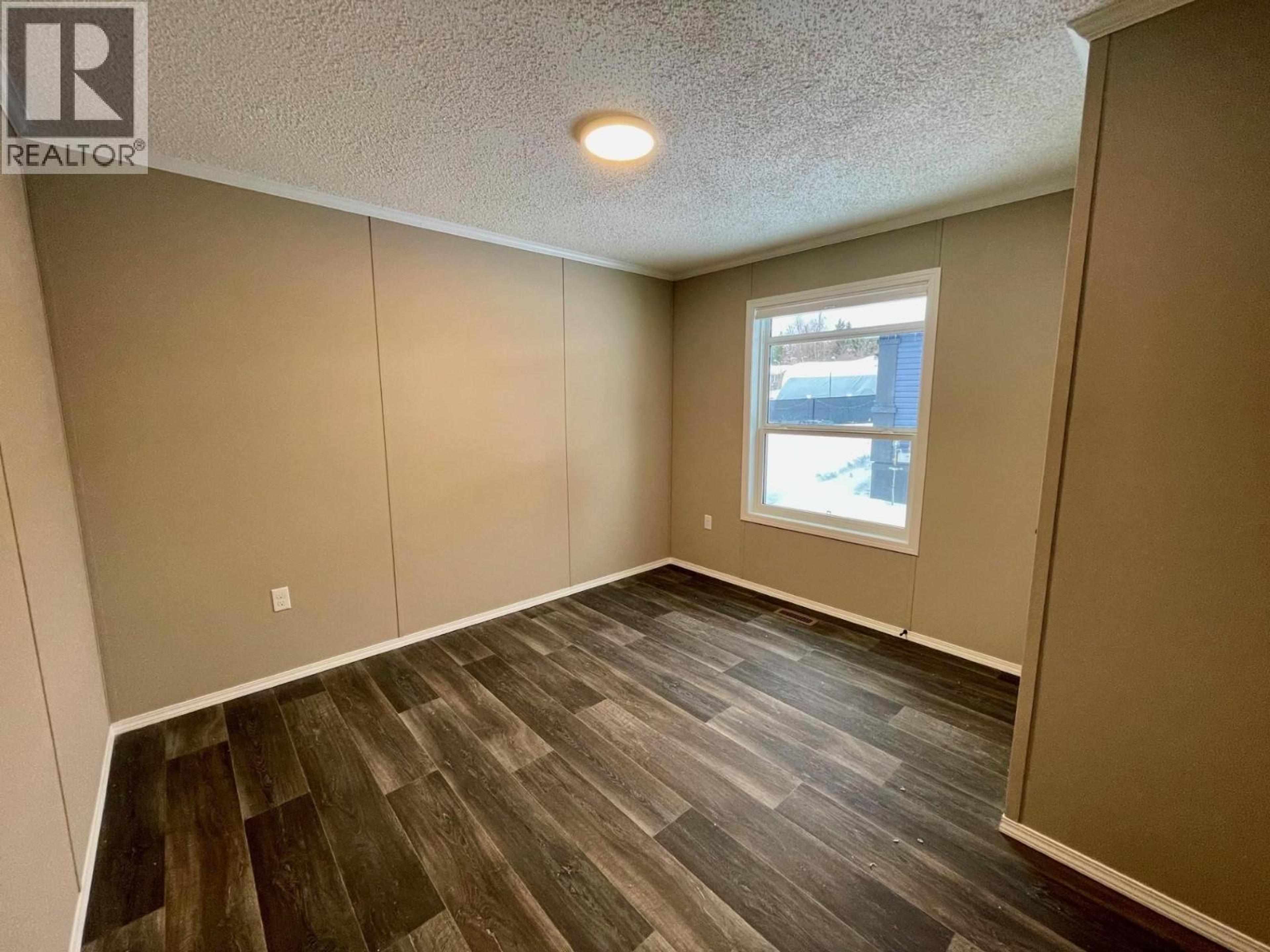 22 CHEROKEE DRIVE - 20