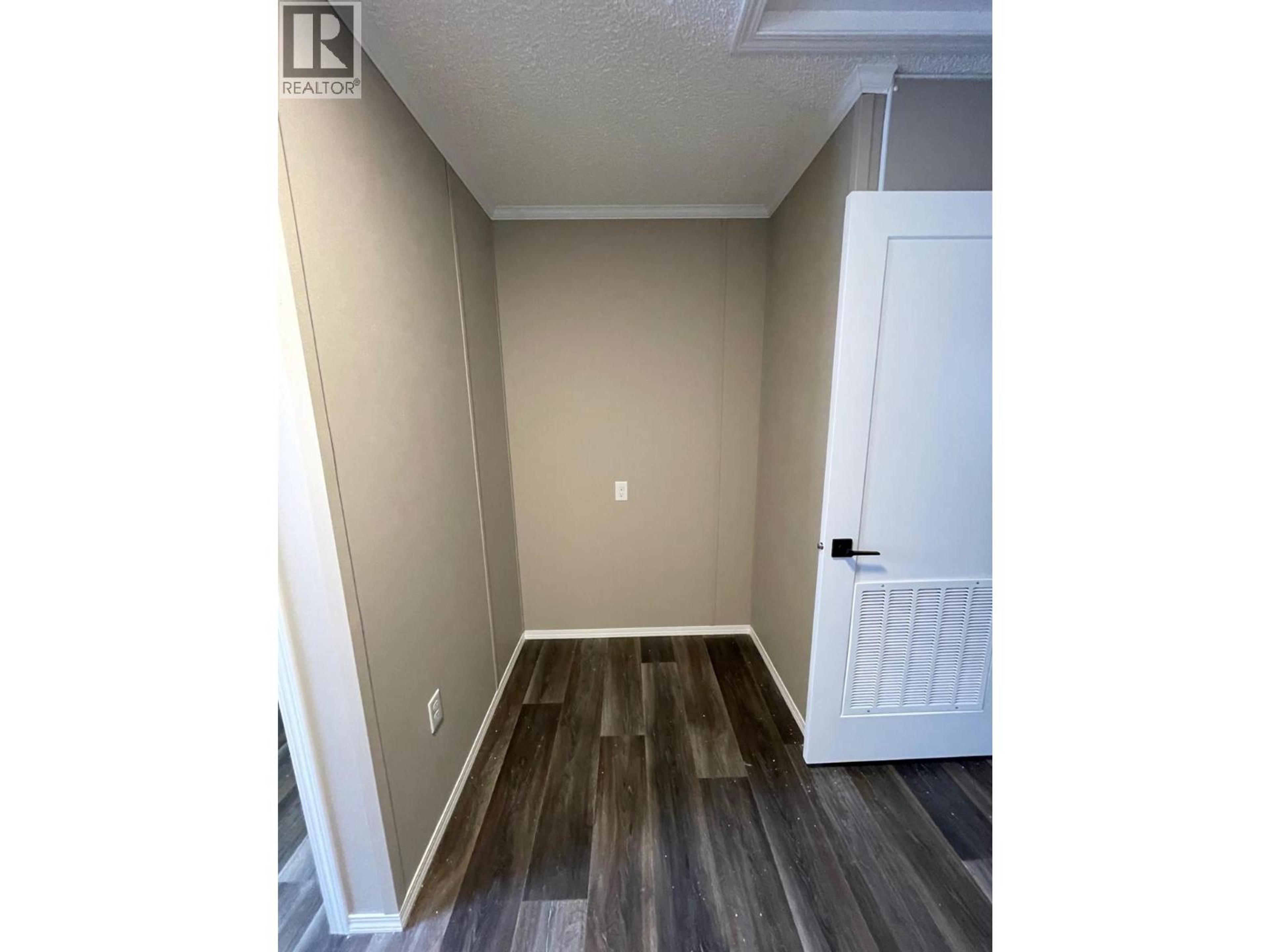 22 CHEROKEE DRIVE - 28