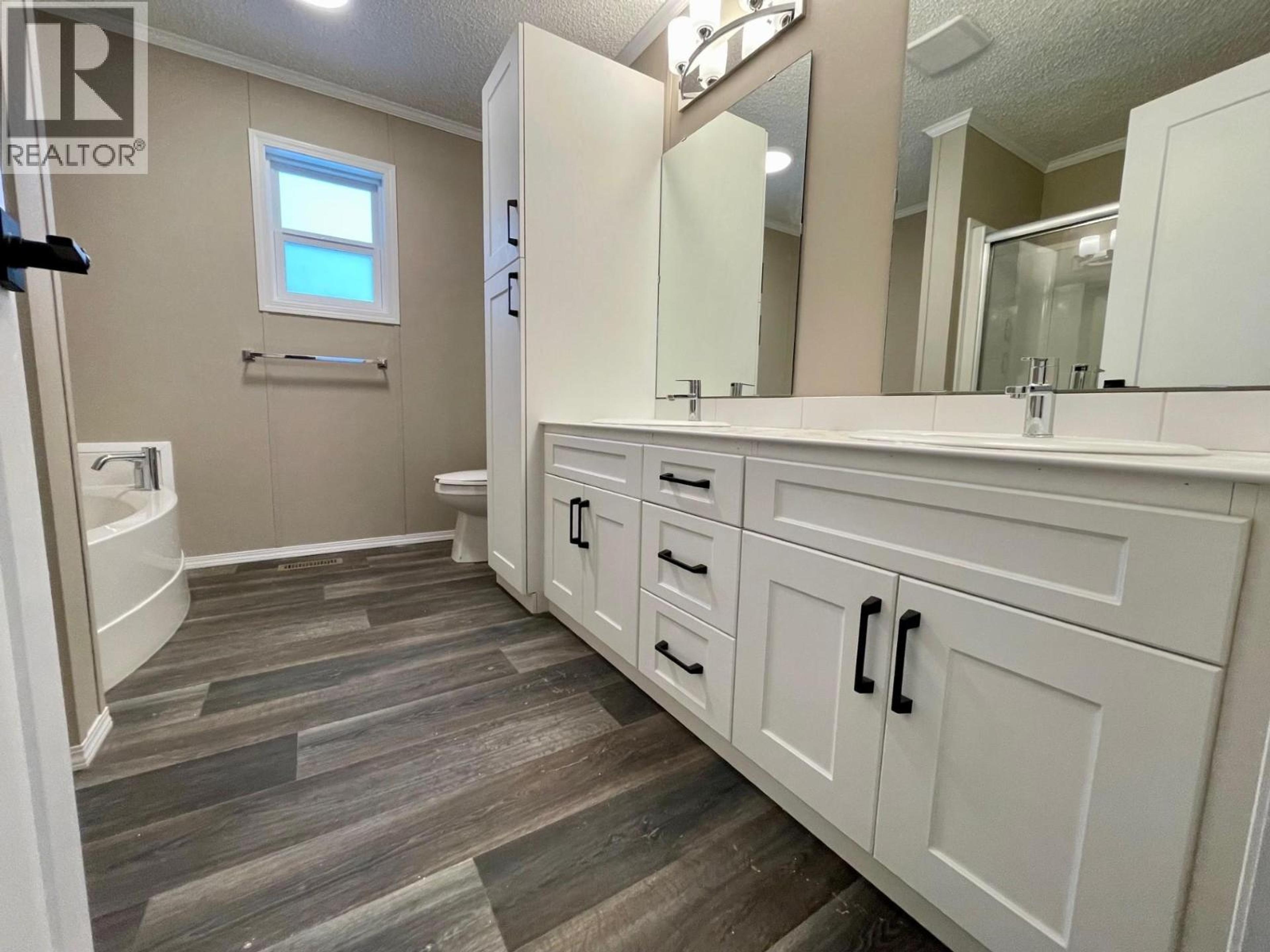 22 CHEROKEE DRIVE - 15