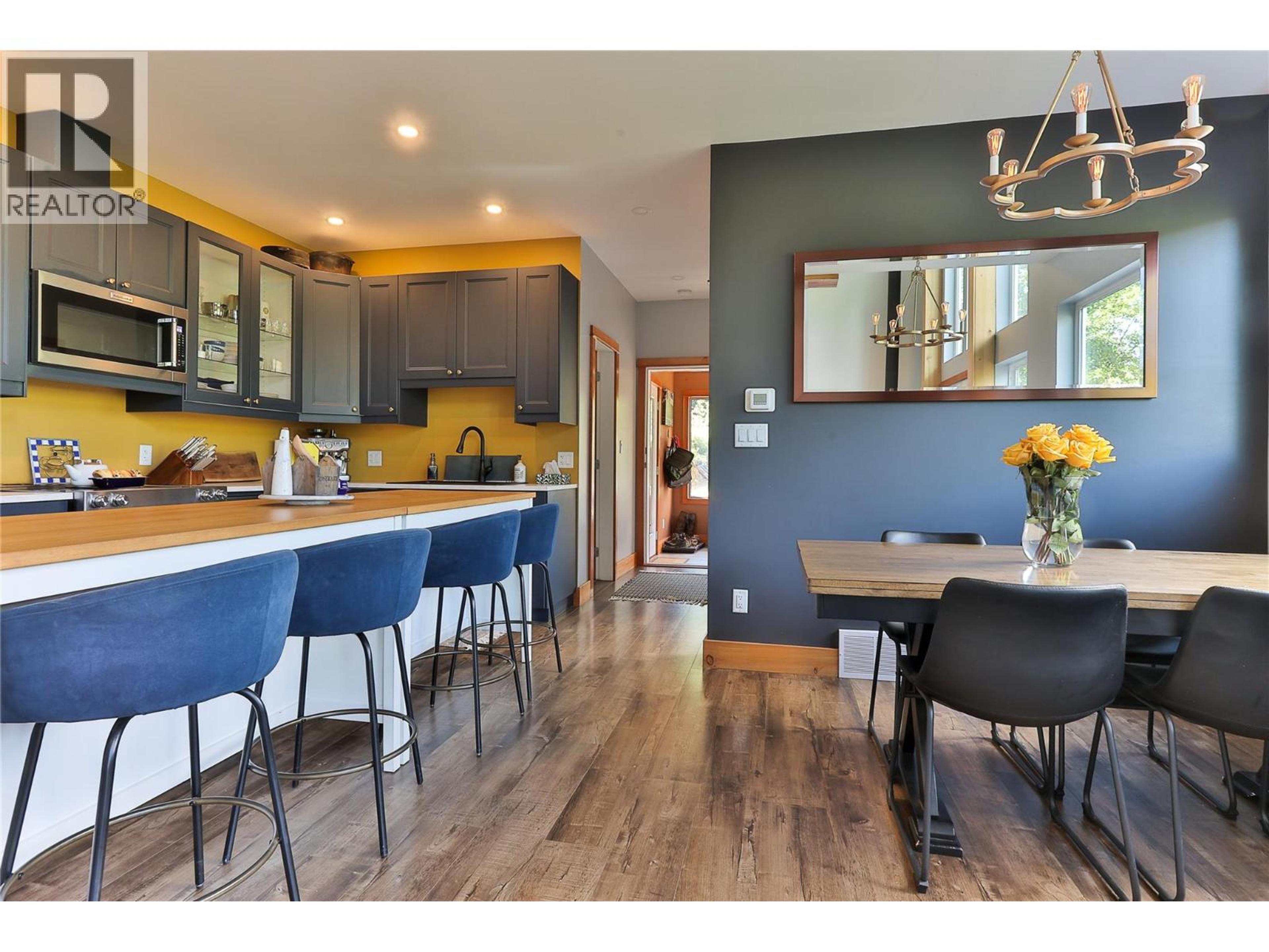 300 RICHIE ROAD - 28