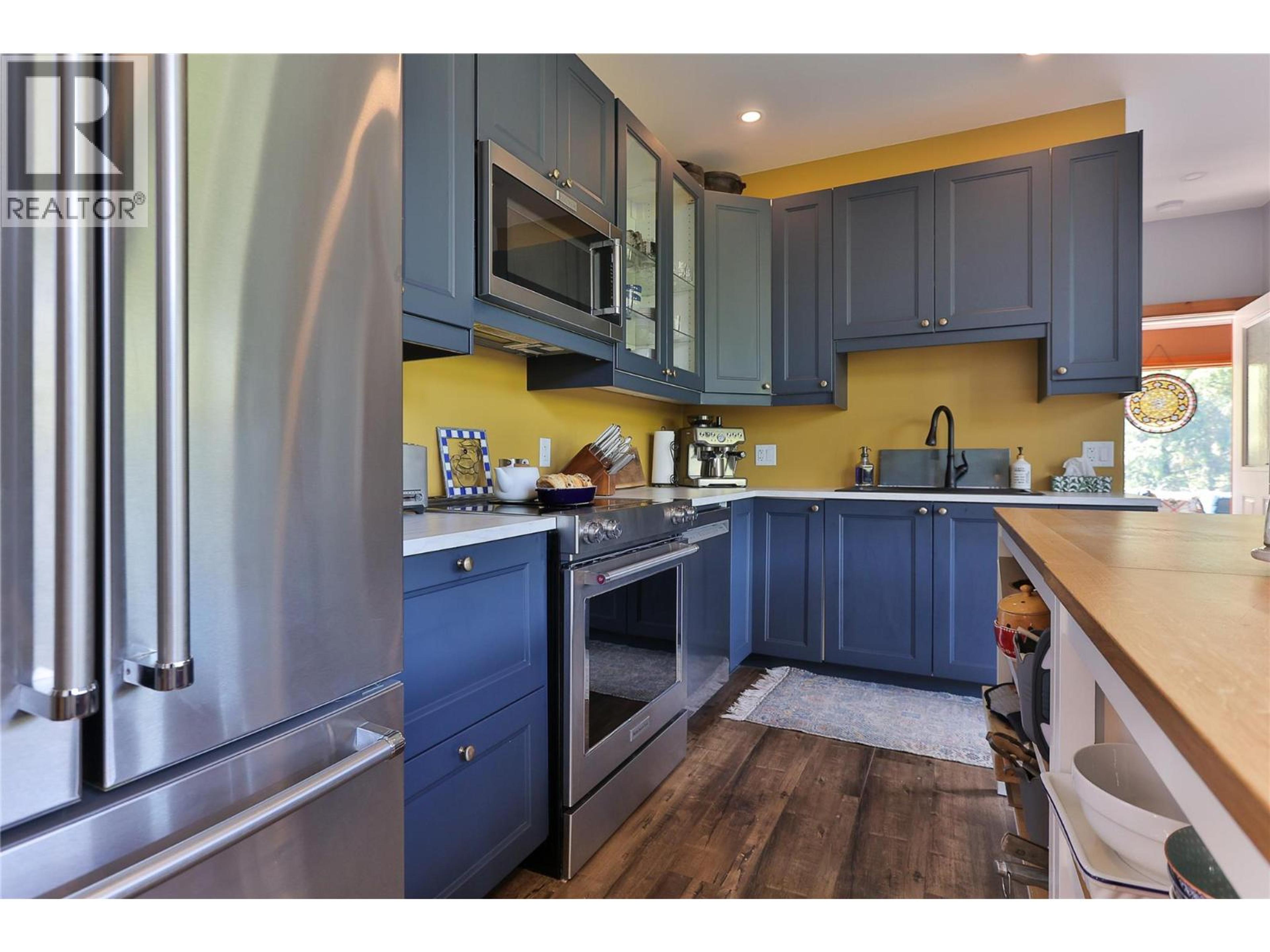 300 RICHIE ROAD - 30