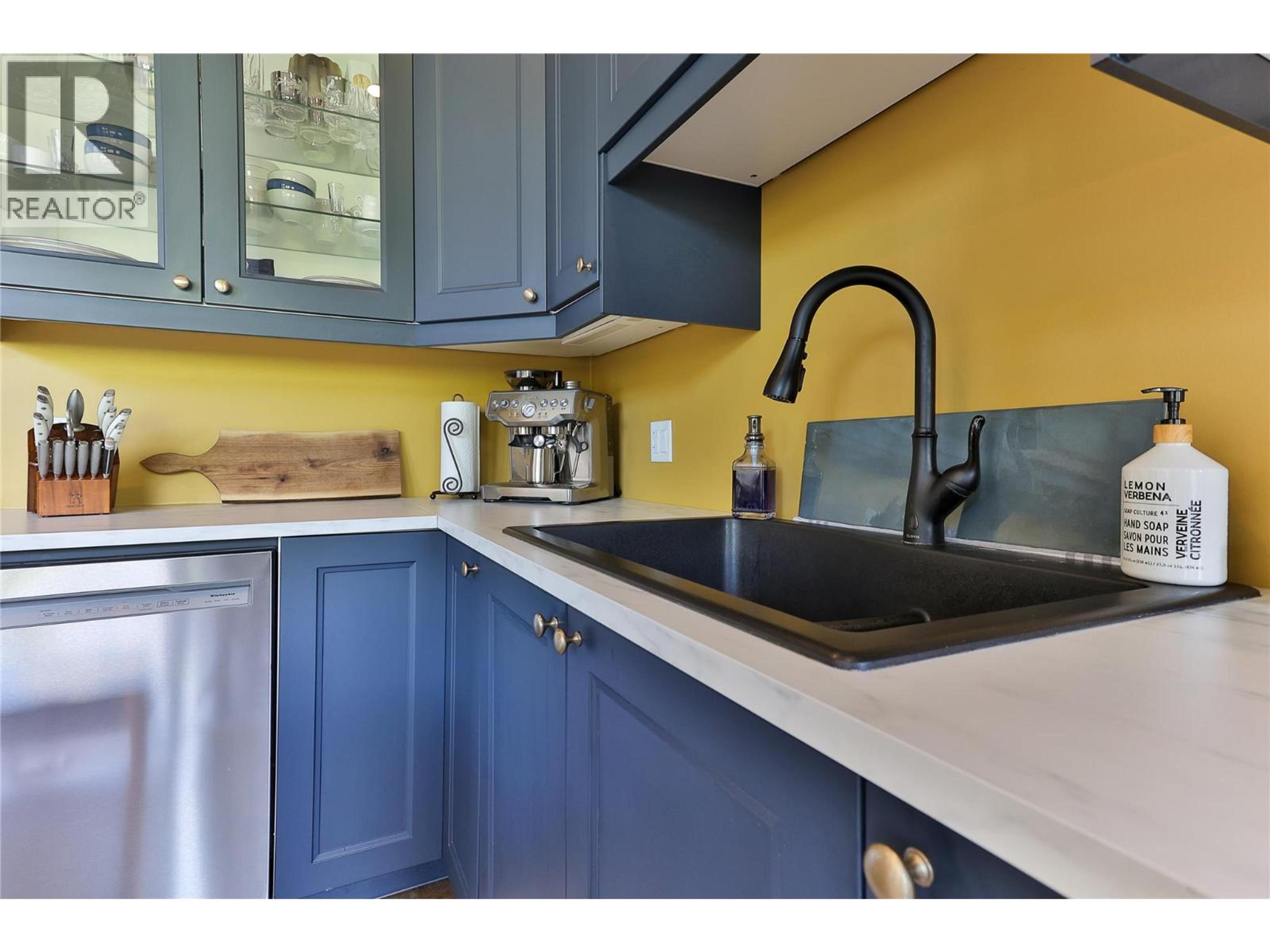 300 RICHIE ROAD - 32