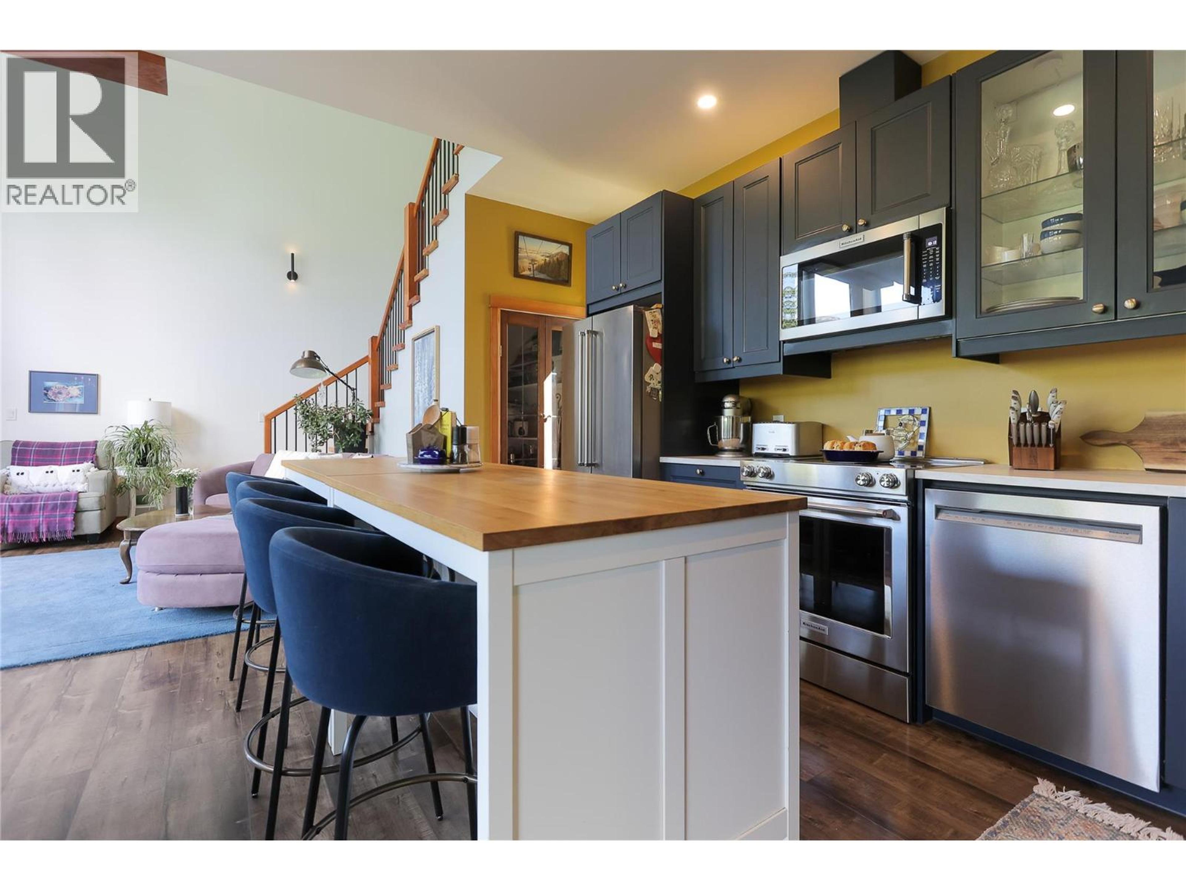 300 RICHIE ROAD - 33