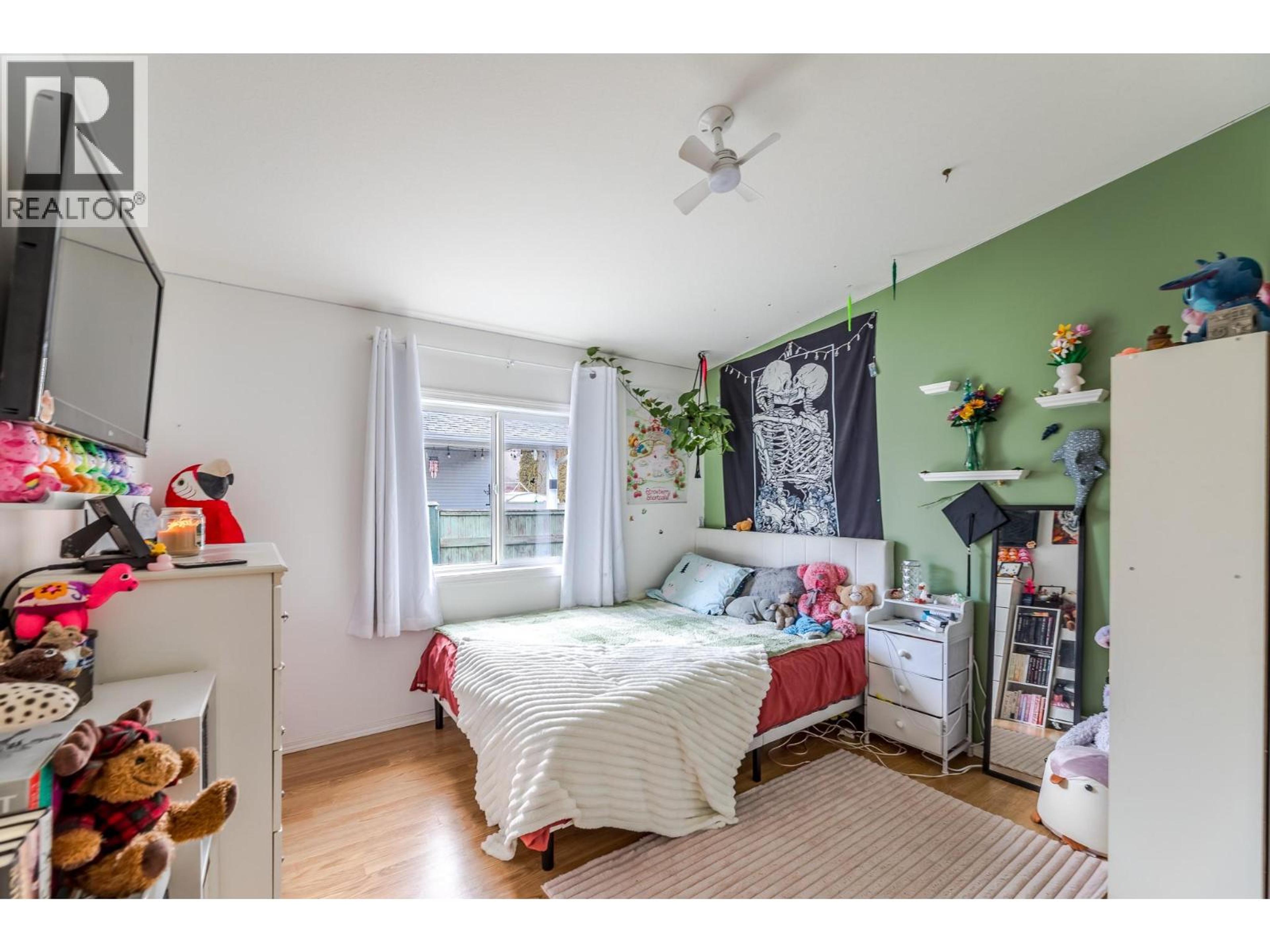 604 10TH AVENUE - 24