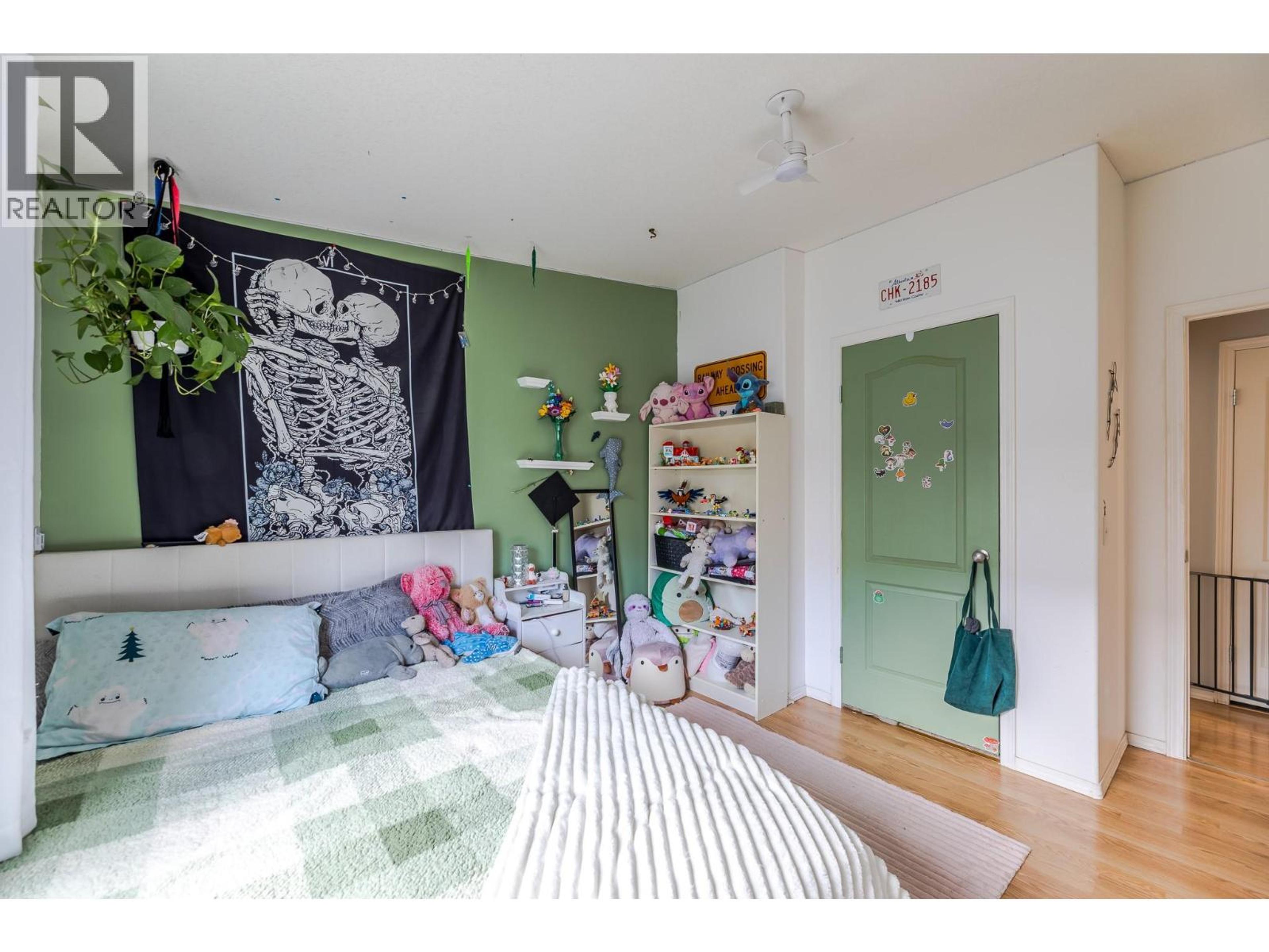 604 10TH AVENUE - 25