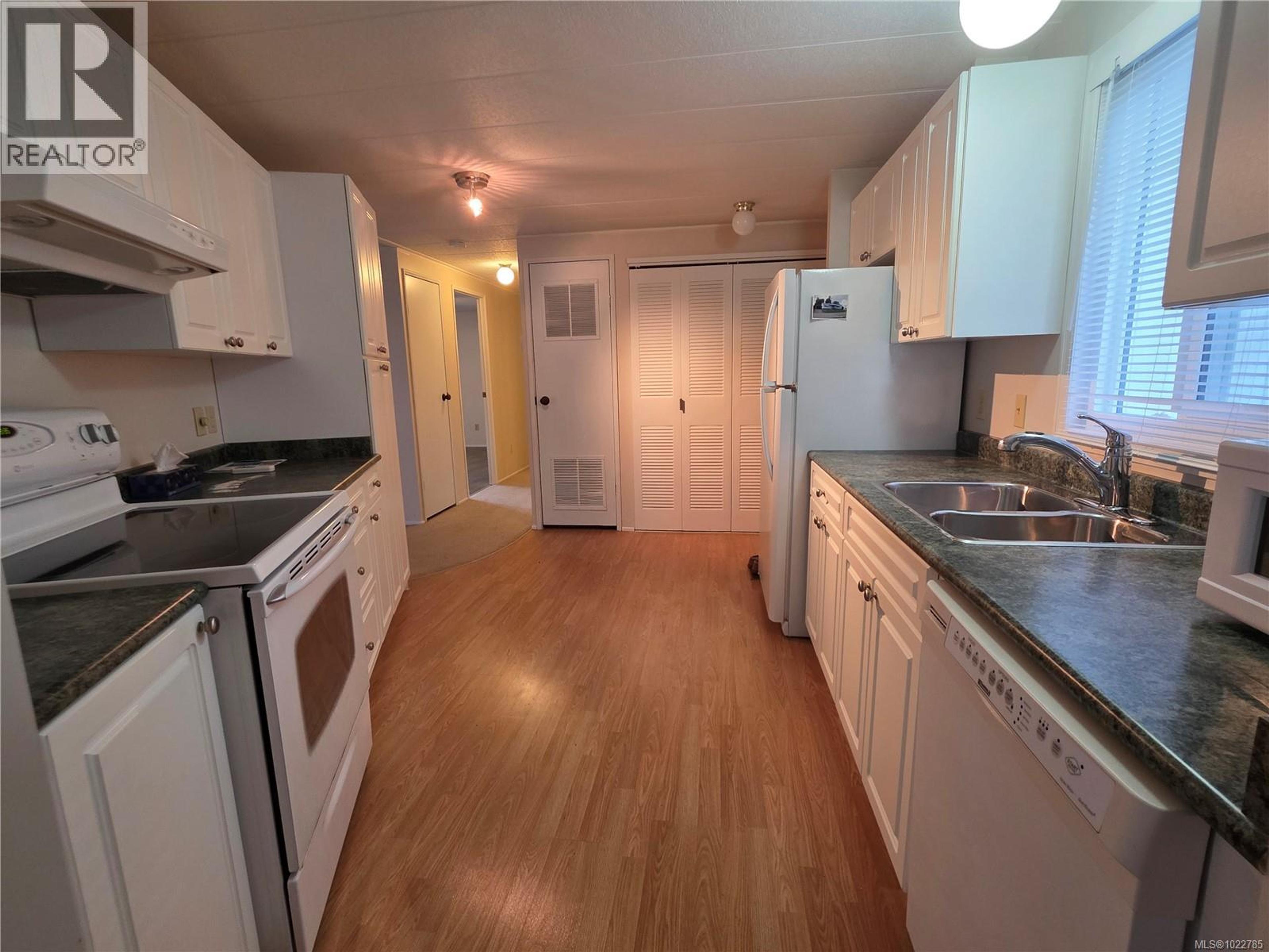 #23 4935 BROUGHTON ST - Image 3