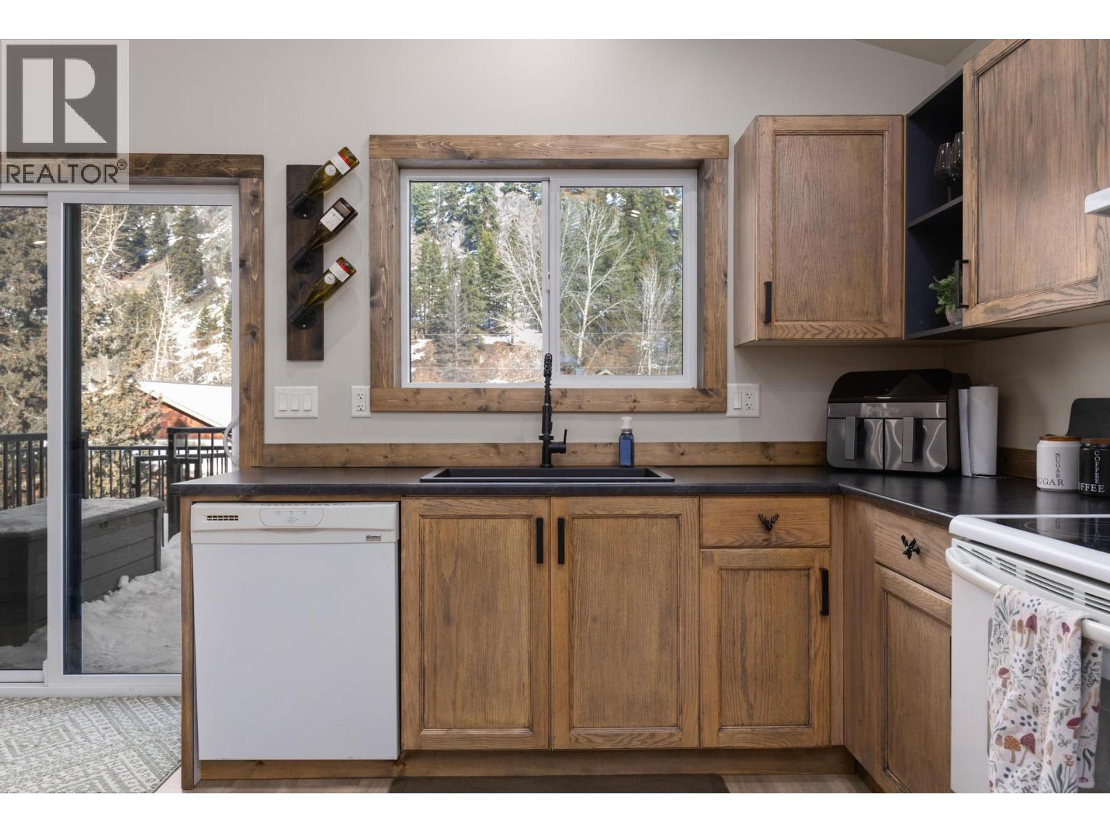 1890 MAIN STREET - 10