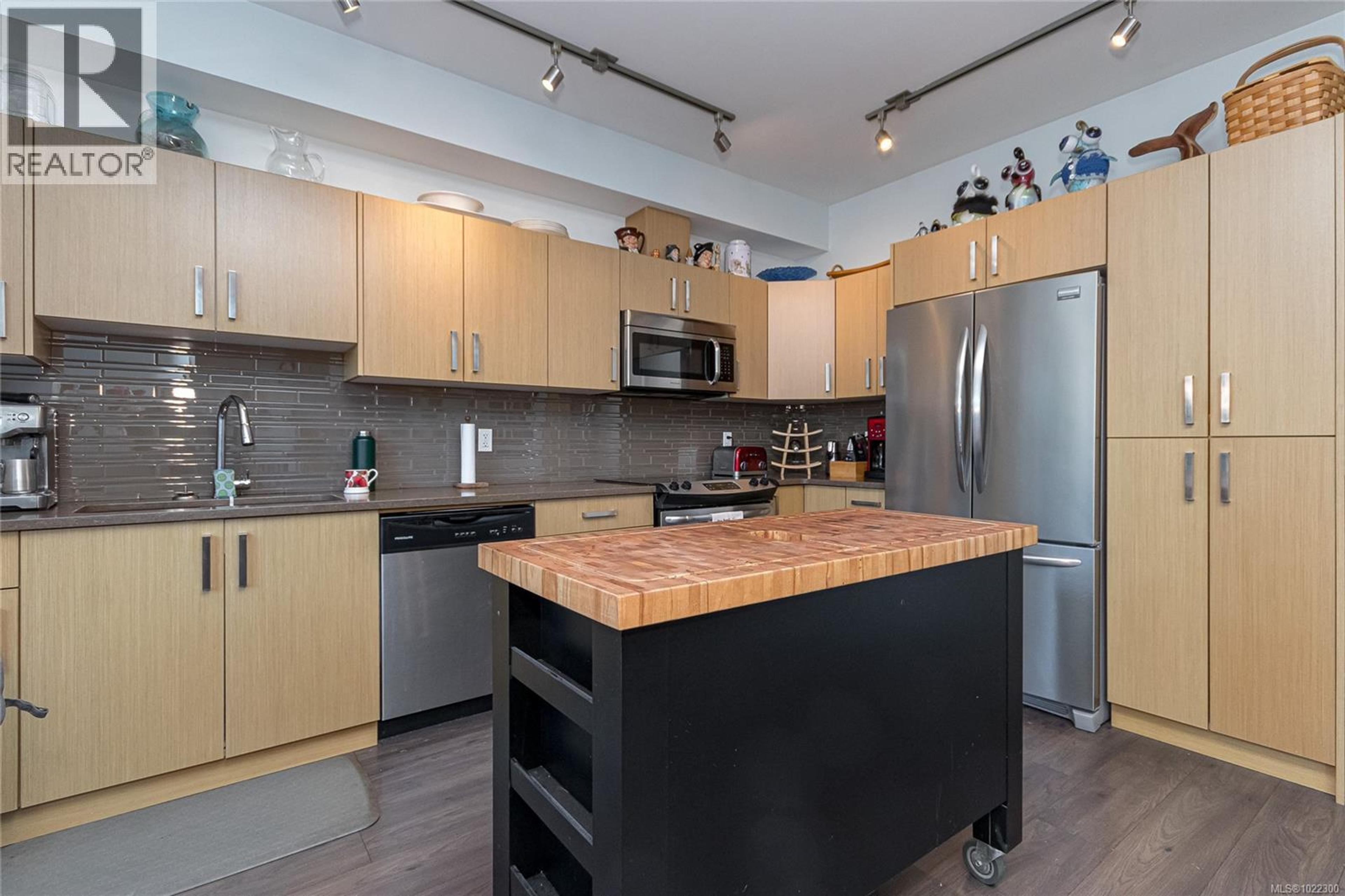 #14 1900 WATKISS WAY - 11