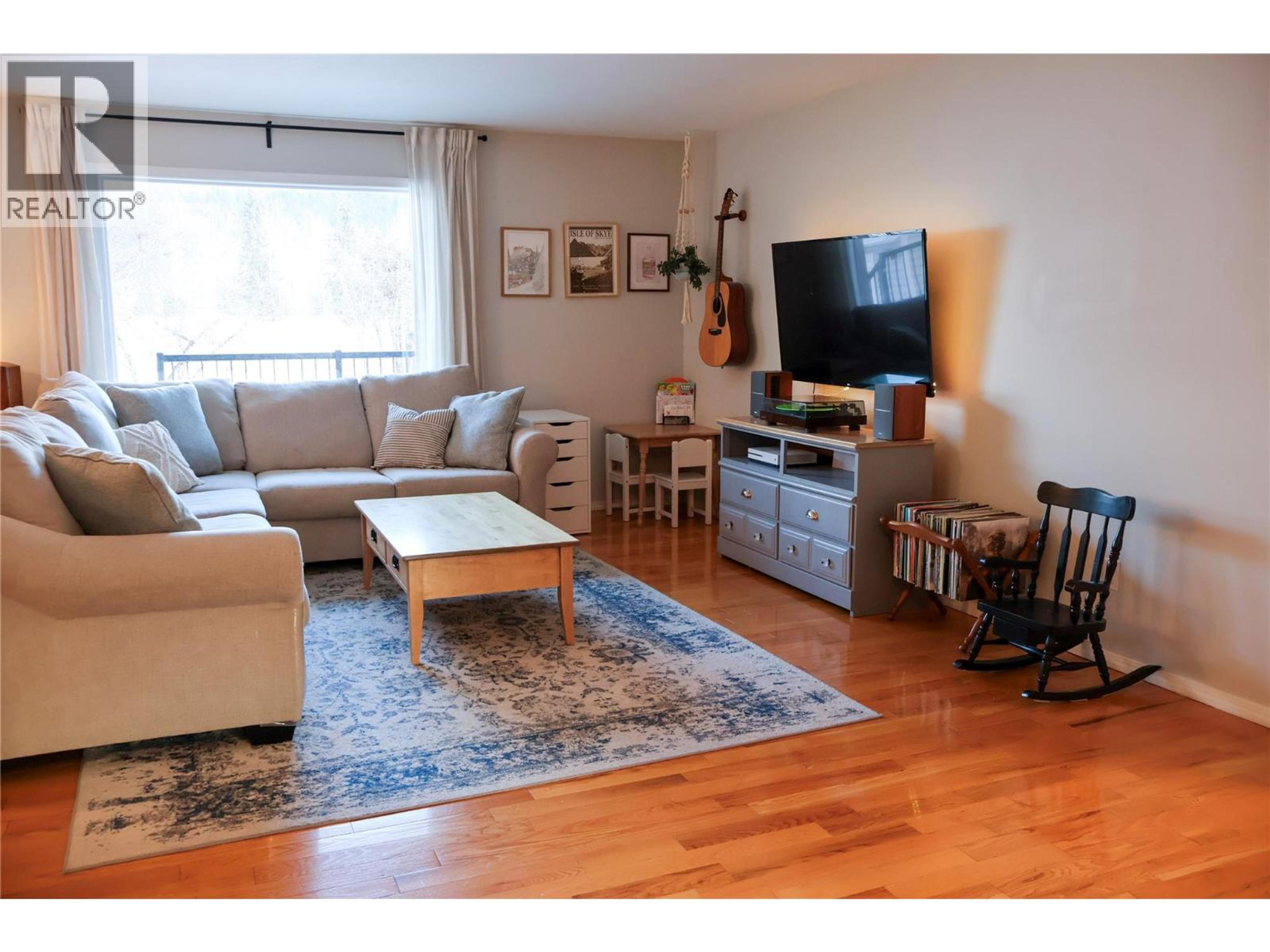 414 RIVERGLEN DRIVE - 33