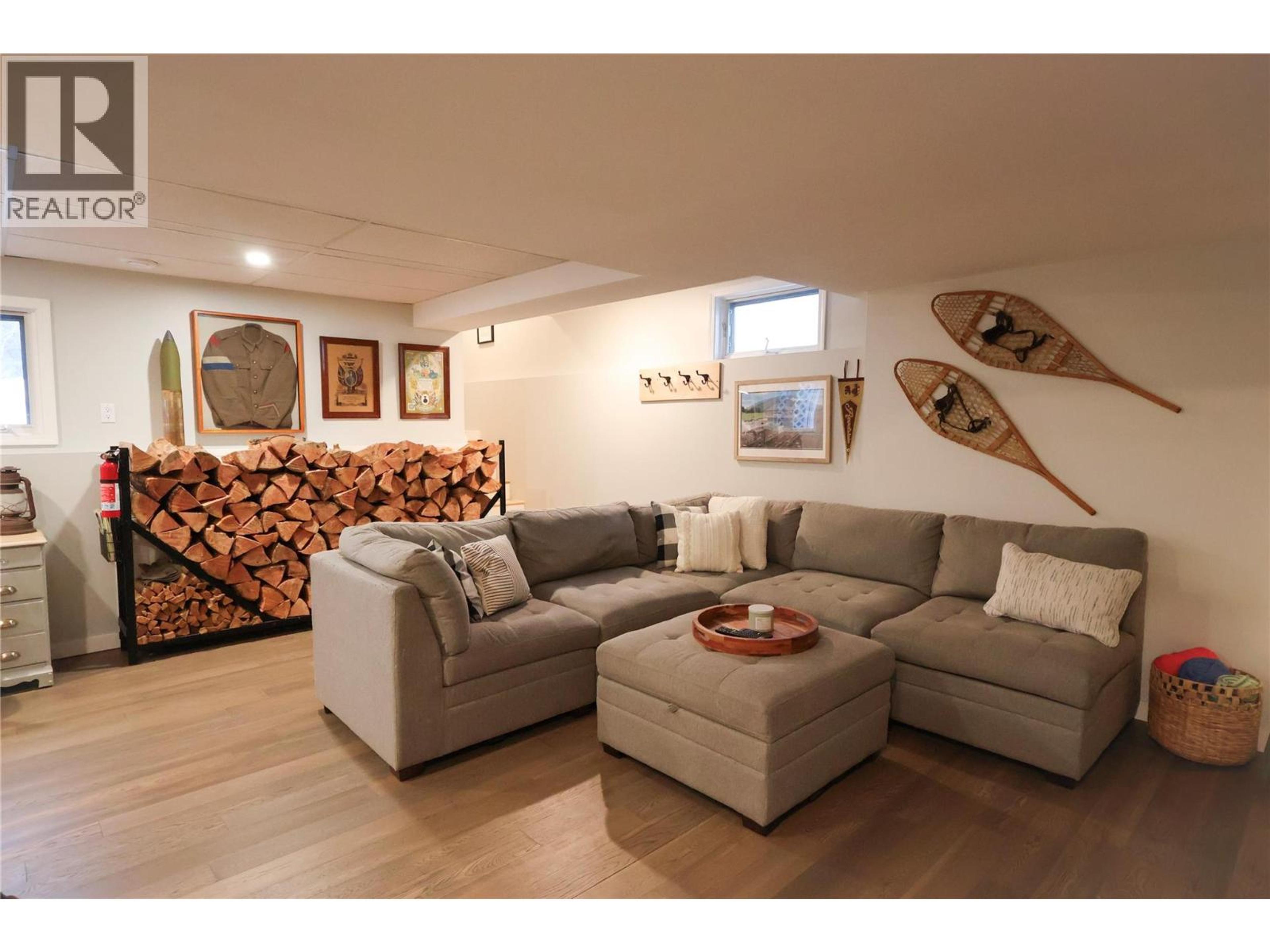 414 RIVERGLEN DRIVE - 44