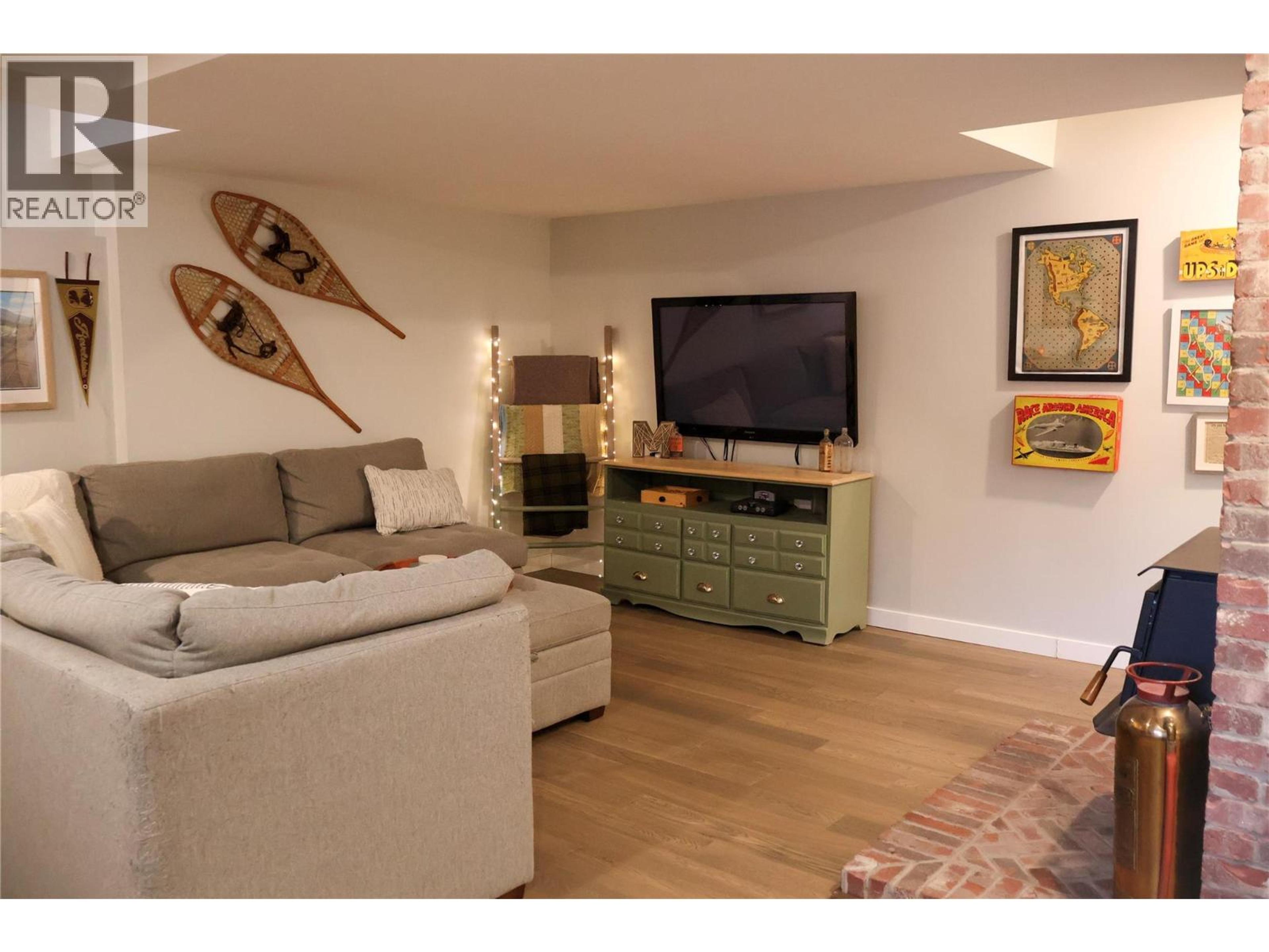 414 RIVERGLEN DRIVE - 46