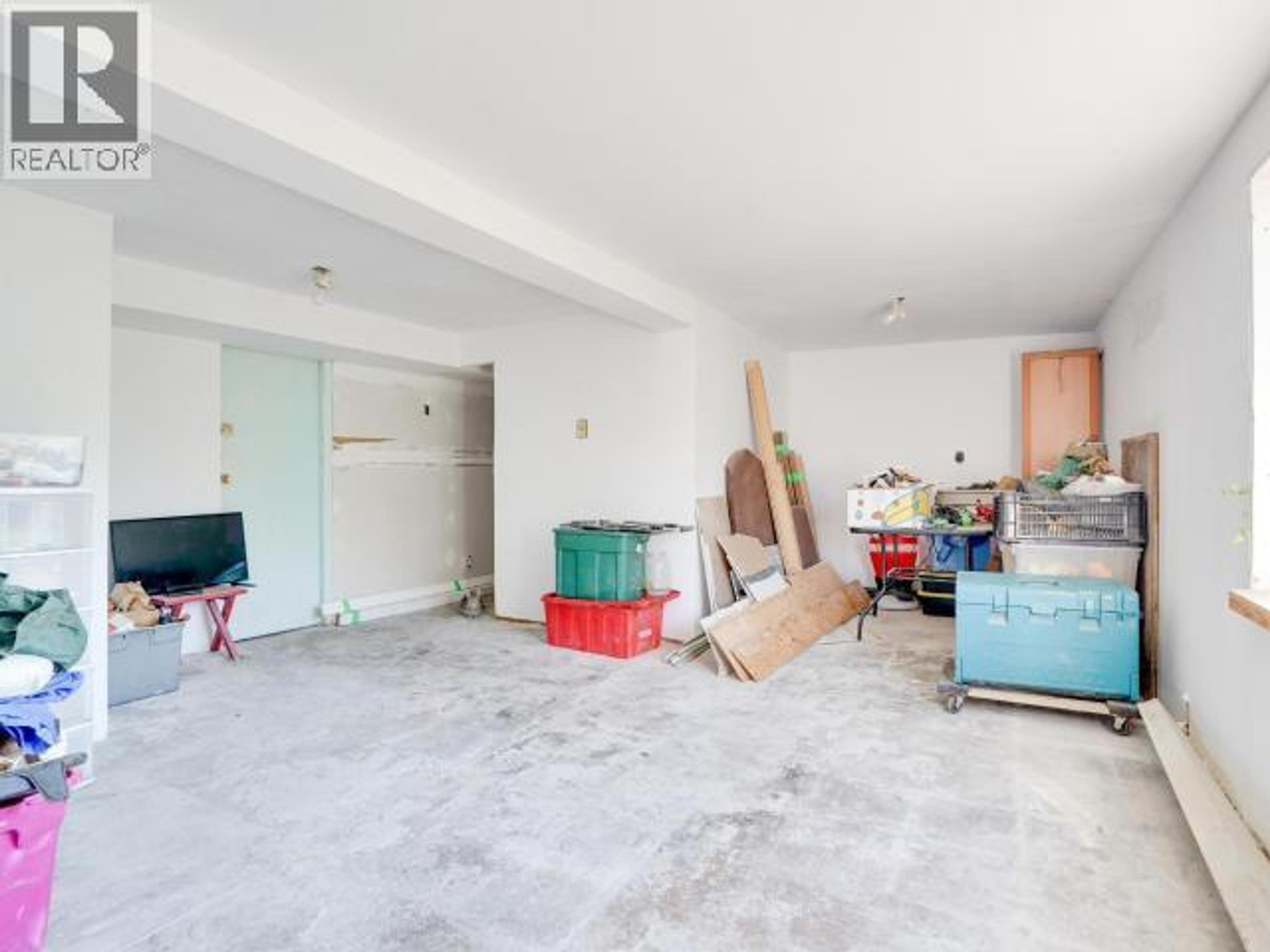 2039 MAIN STREET - 14