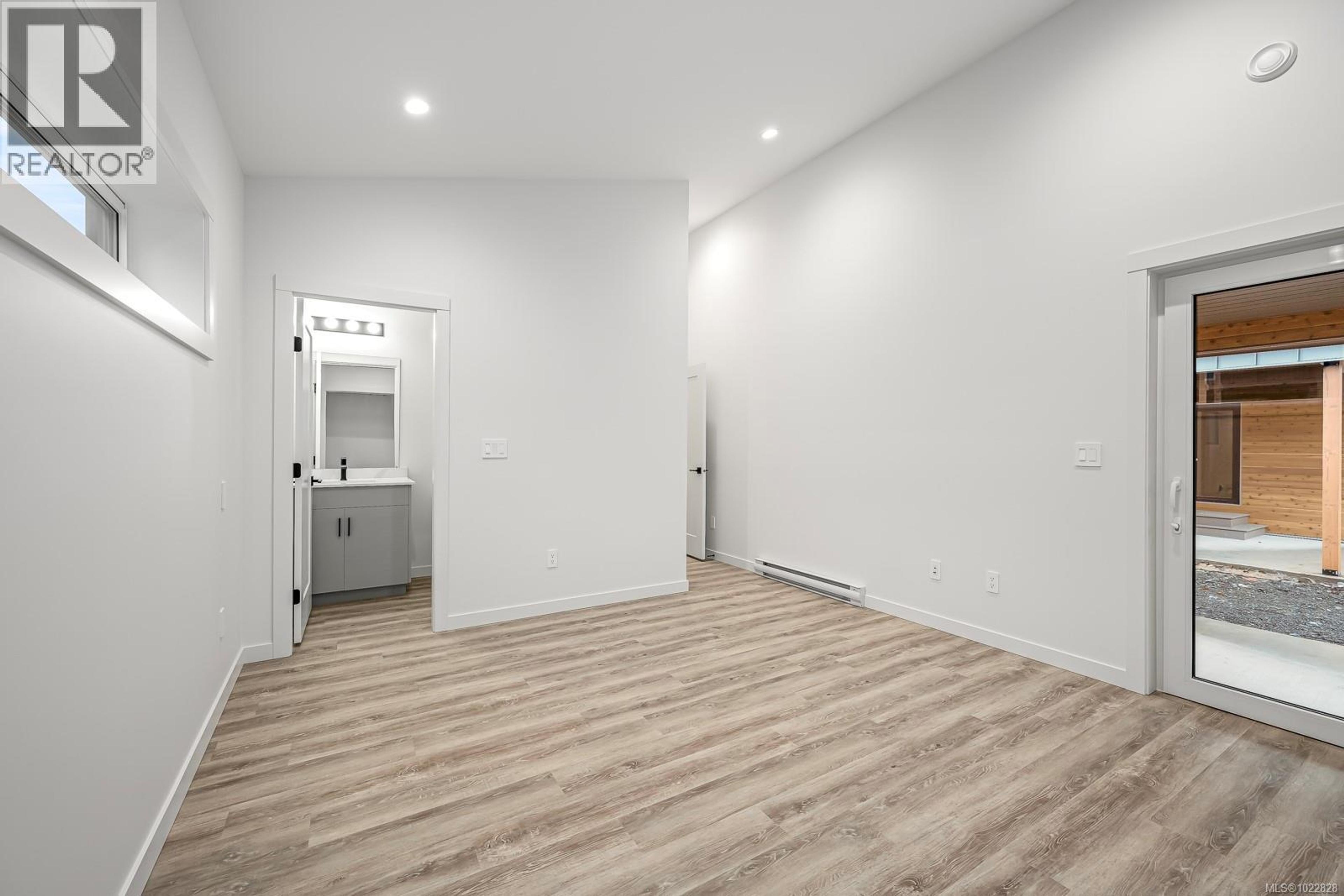 #41 3025 ROYSTON RD - 22