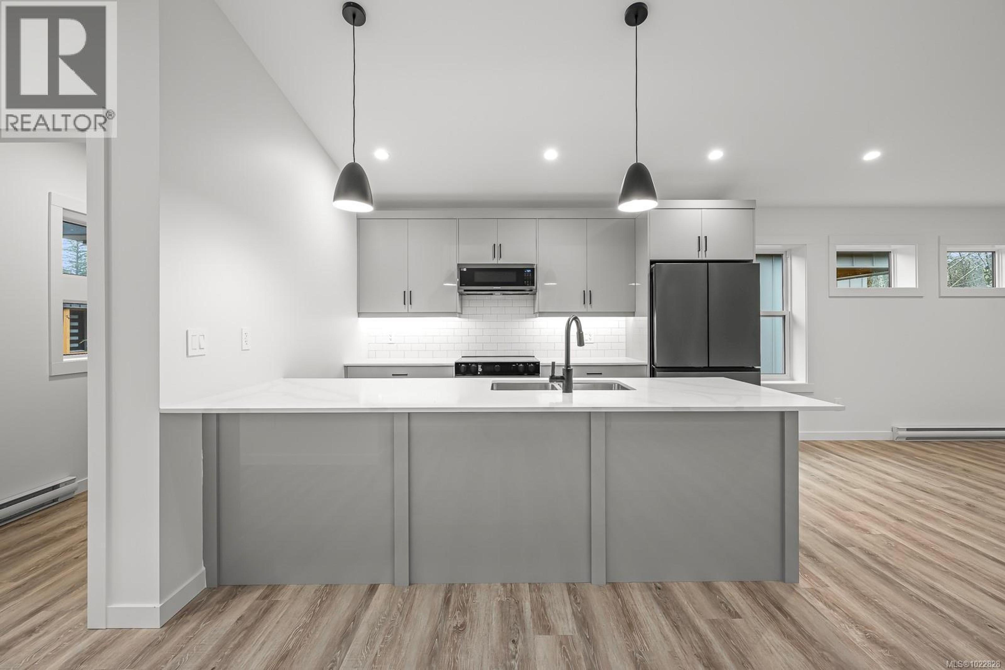 #41 3025 ROYSTON RD - 5