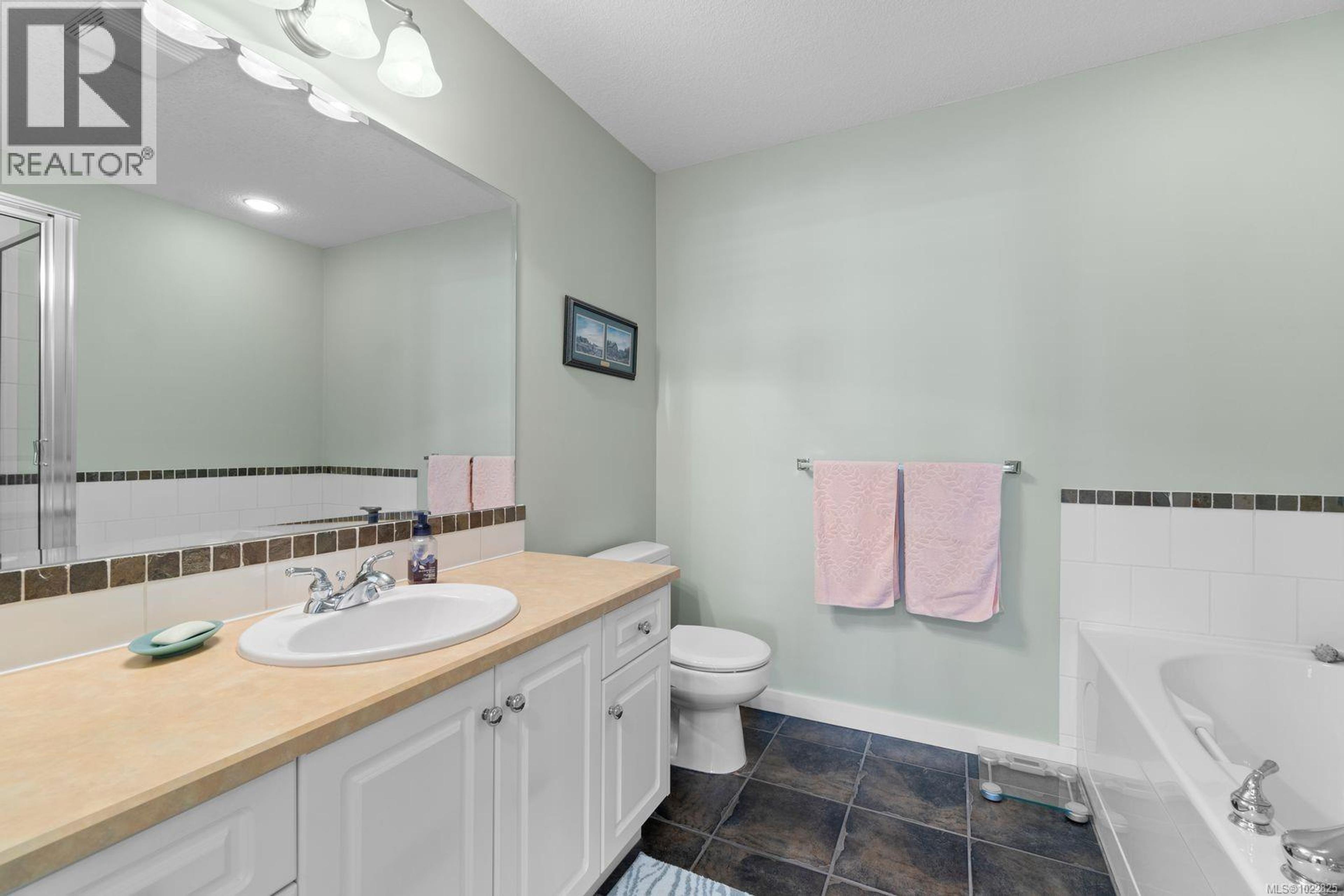 #15 500 RUSSELL RD - 11