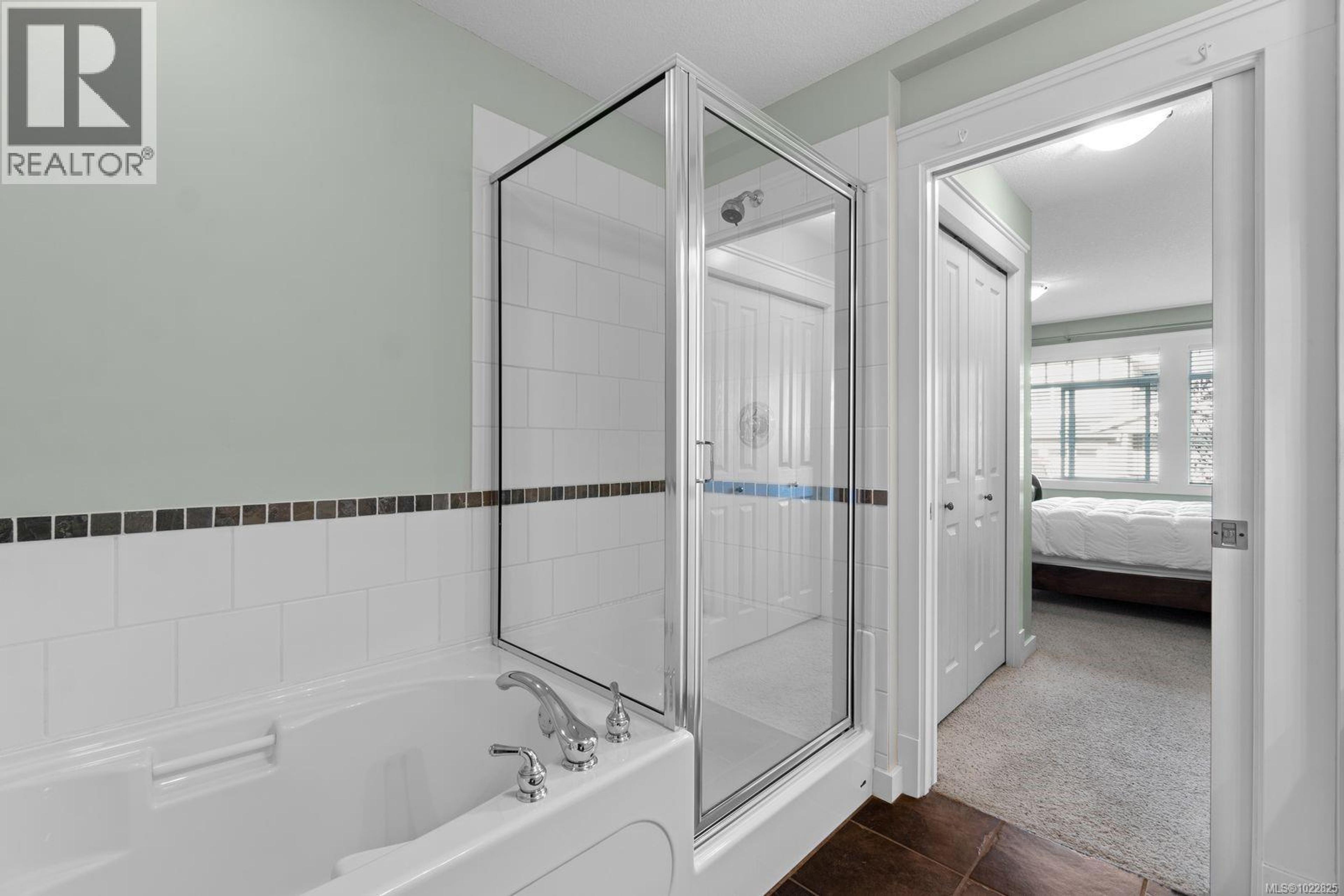 #15 500 RUSSELL RD - 12