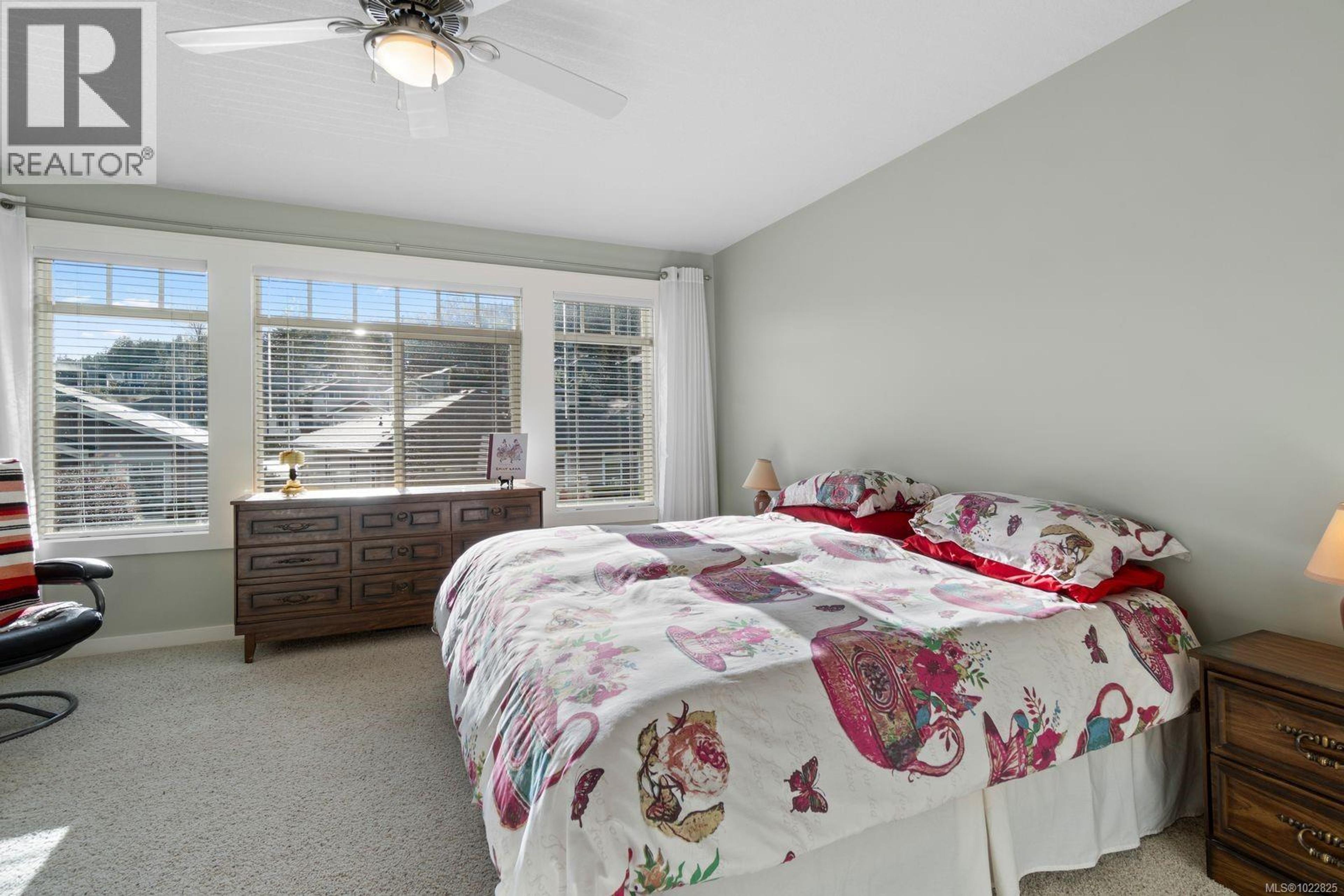 #15 500 RUSSELL RD - 14