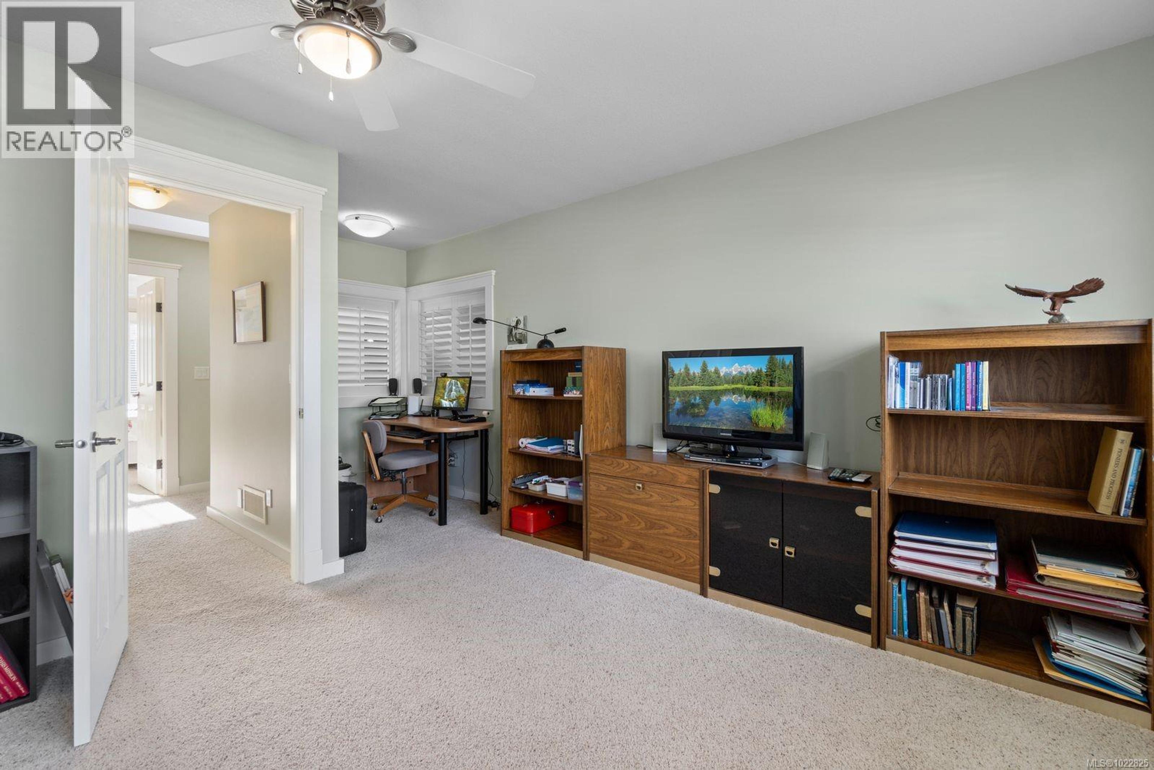 #15 500 RUSSELL RD - 15