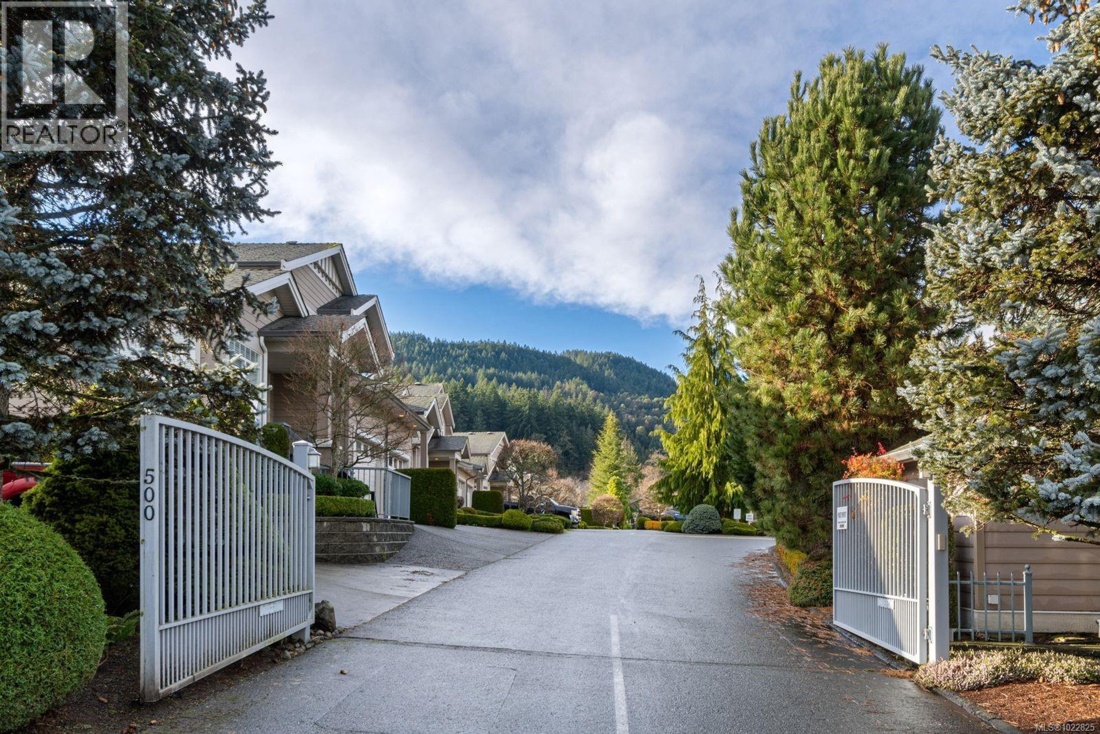 #15 500 RUSSELL RD - 19