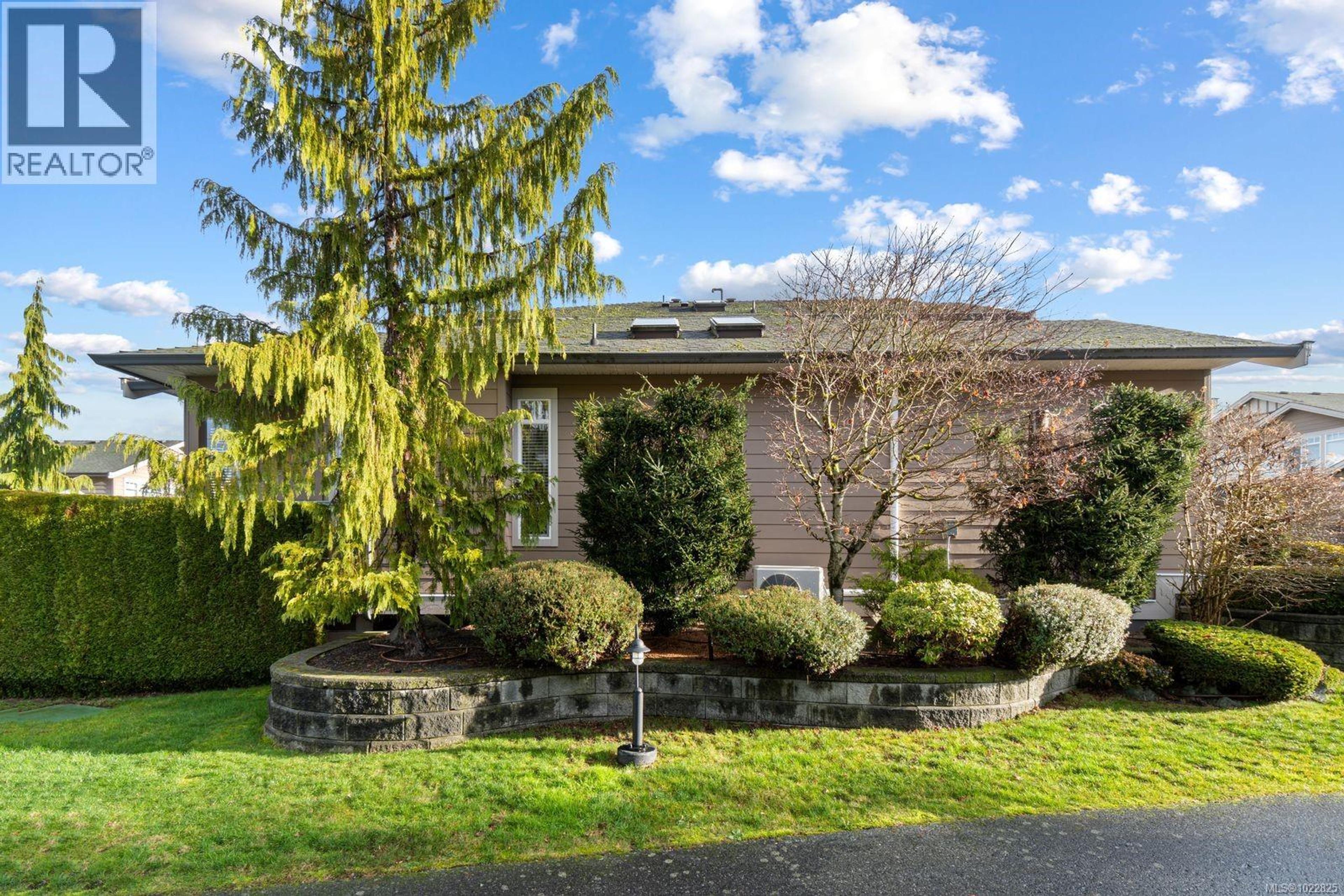 #15 500 RUSSELL RD - 21