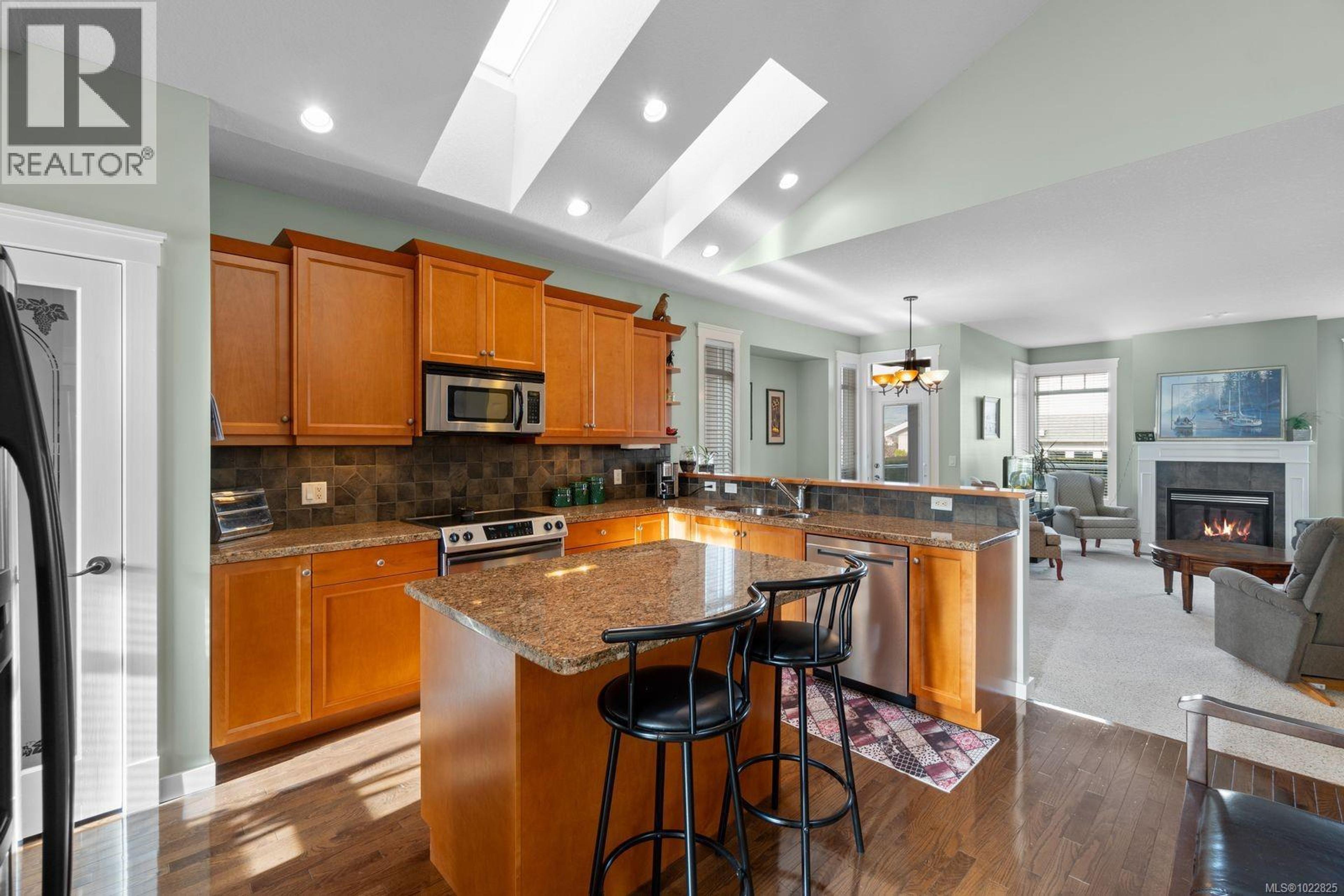 #15 500 RUSSELL RD - 5