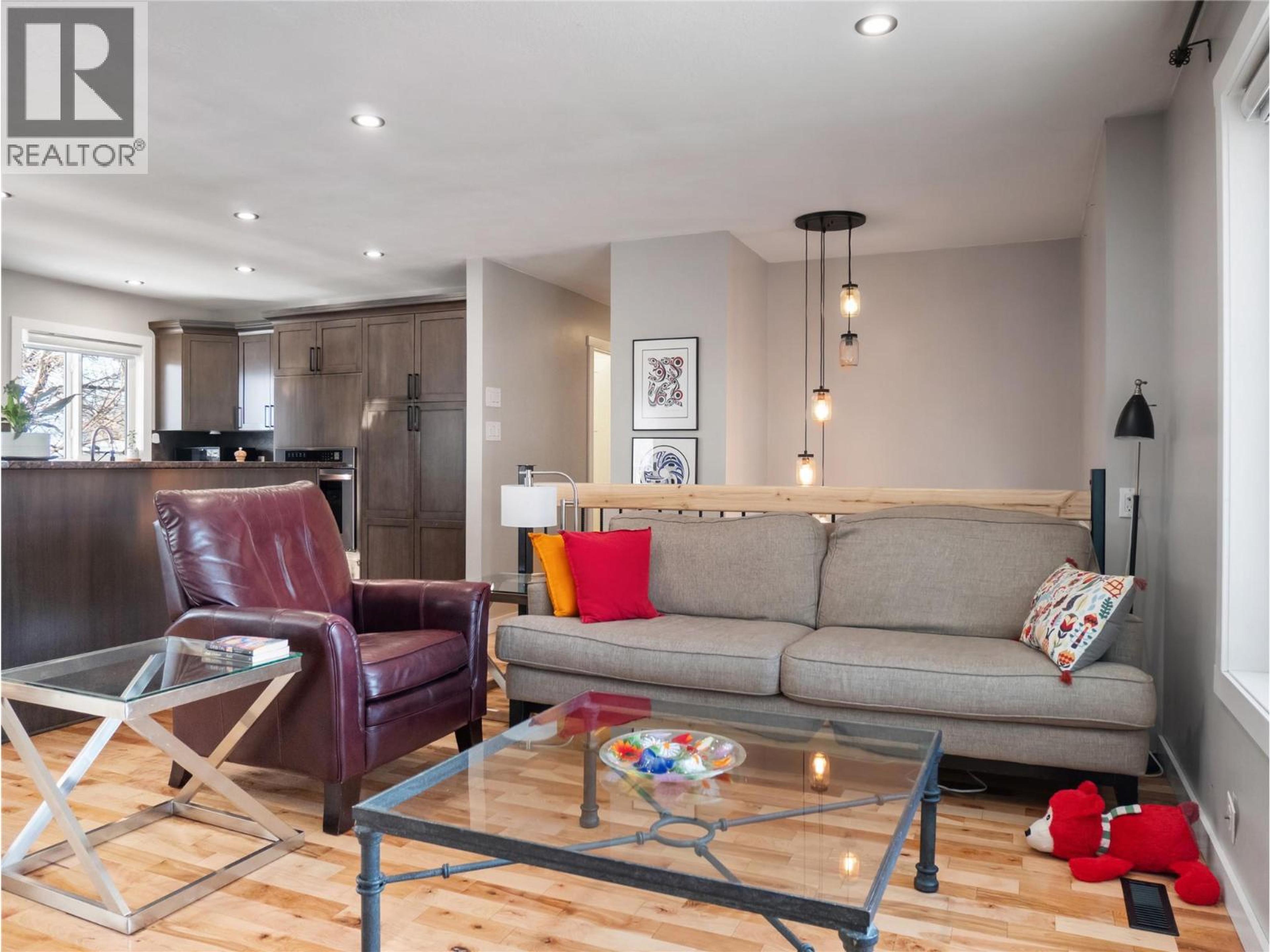 1500 105 AVENUE - 12