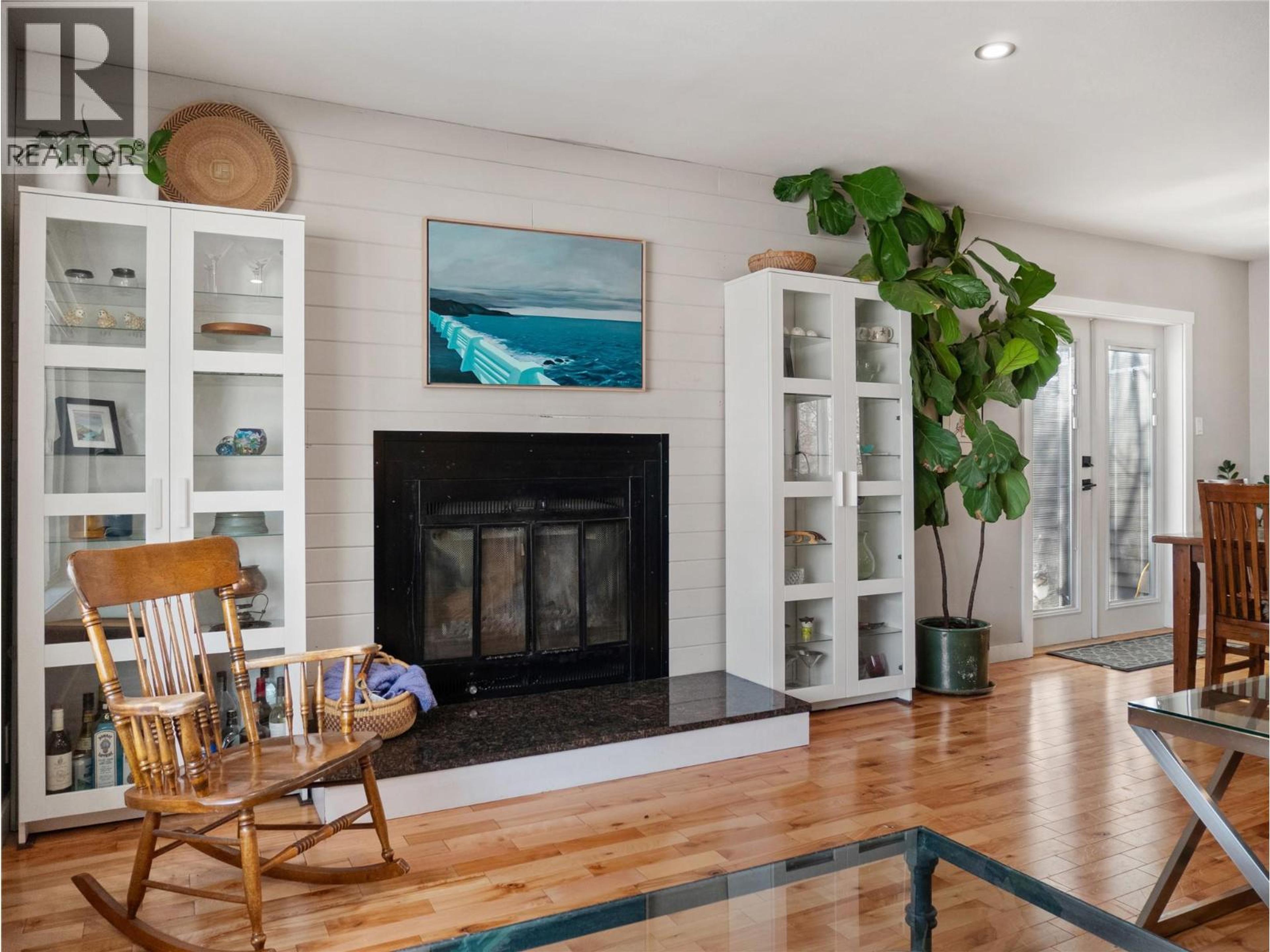 1500 105 AVENUE - 13