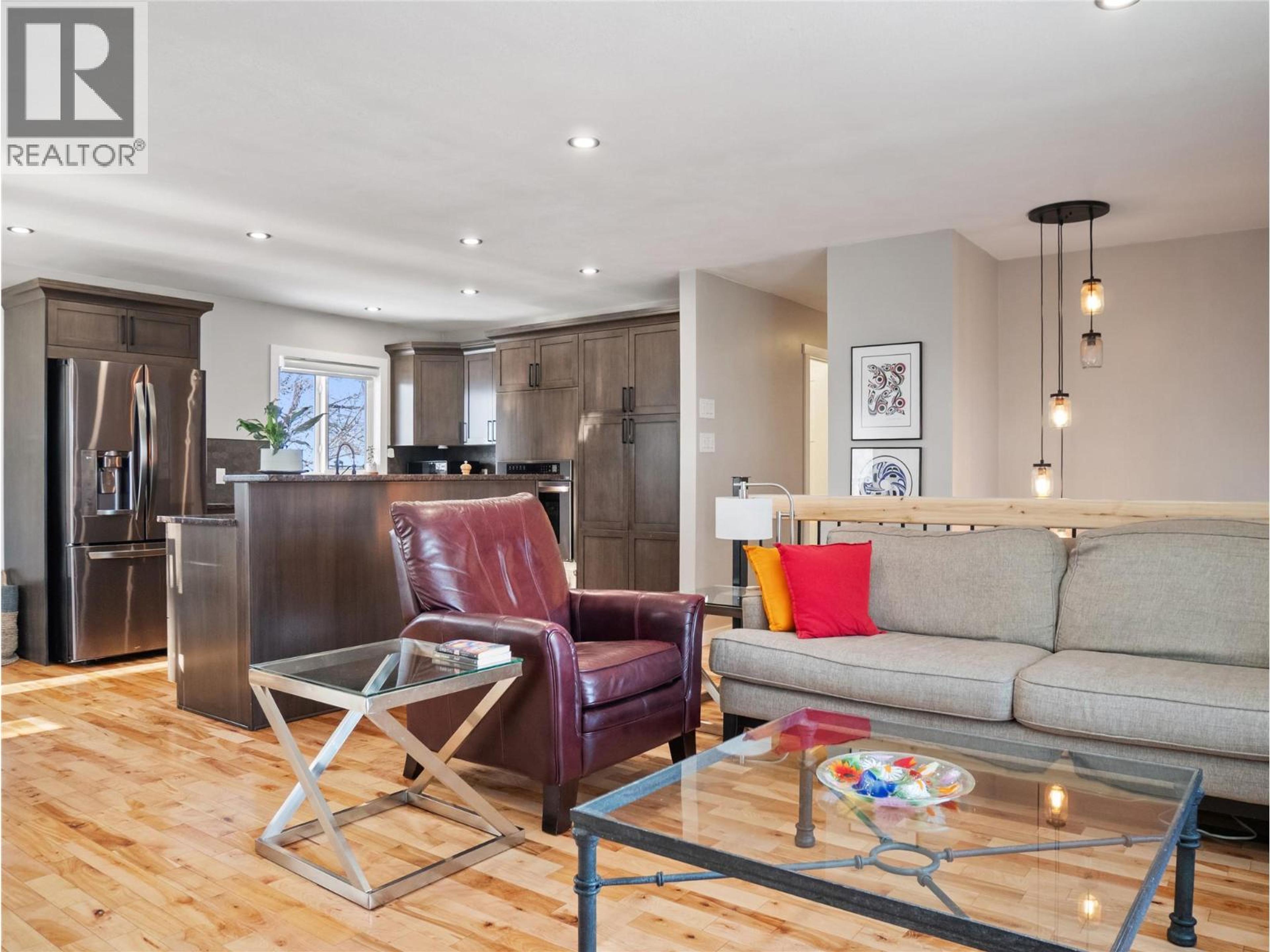 1500 105 AVENUE - 11