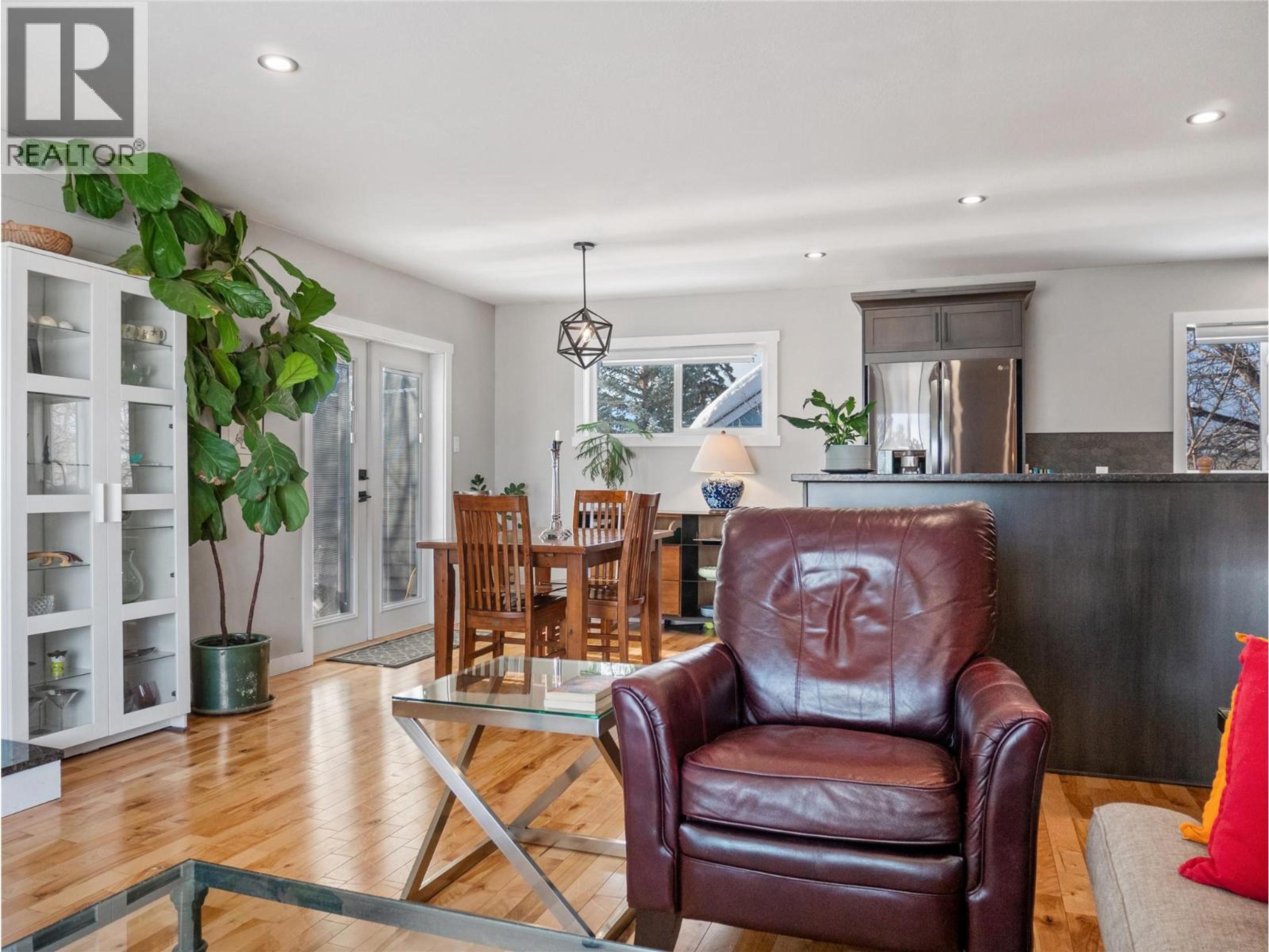 1500 105 AVENUE - 14