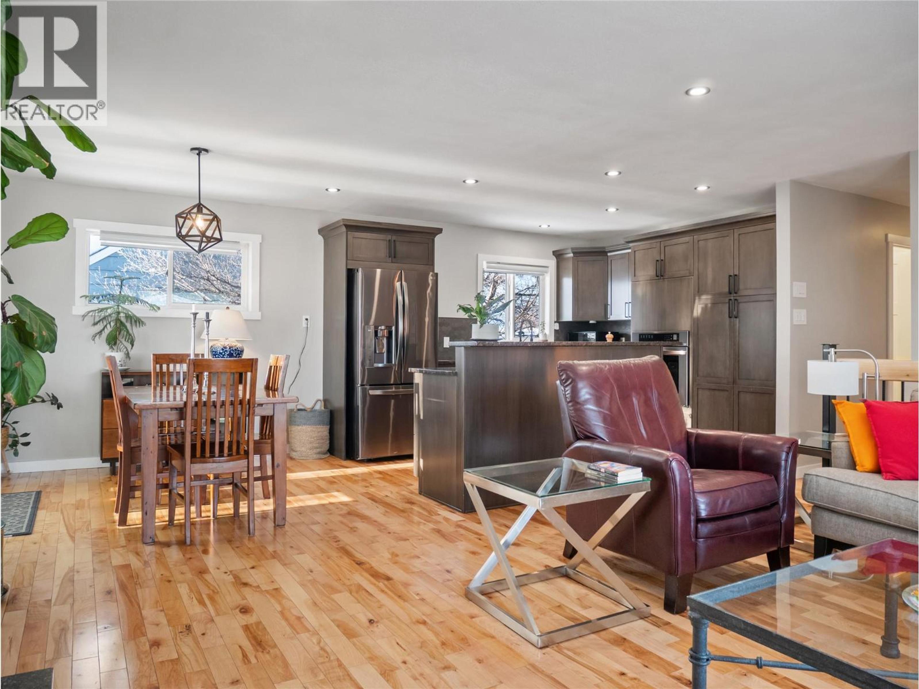 1500 105 AVENUE - 10