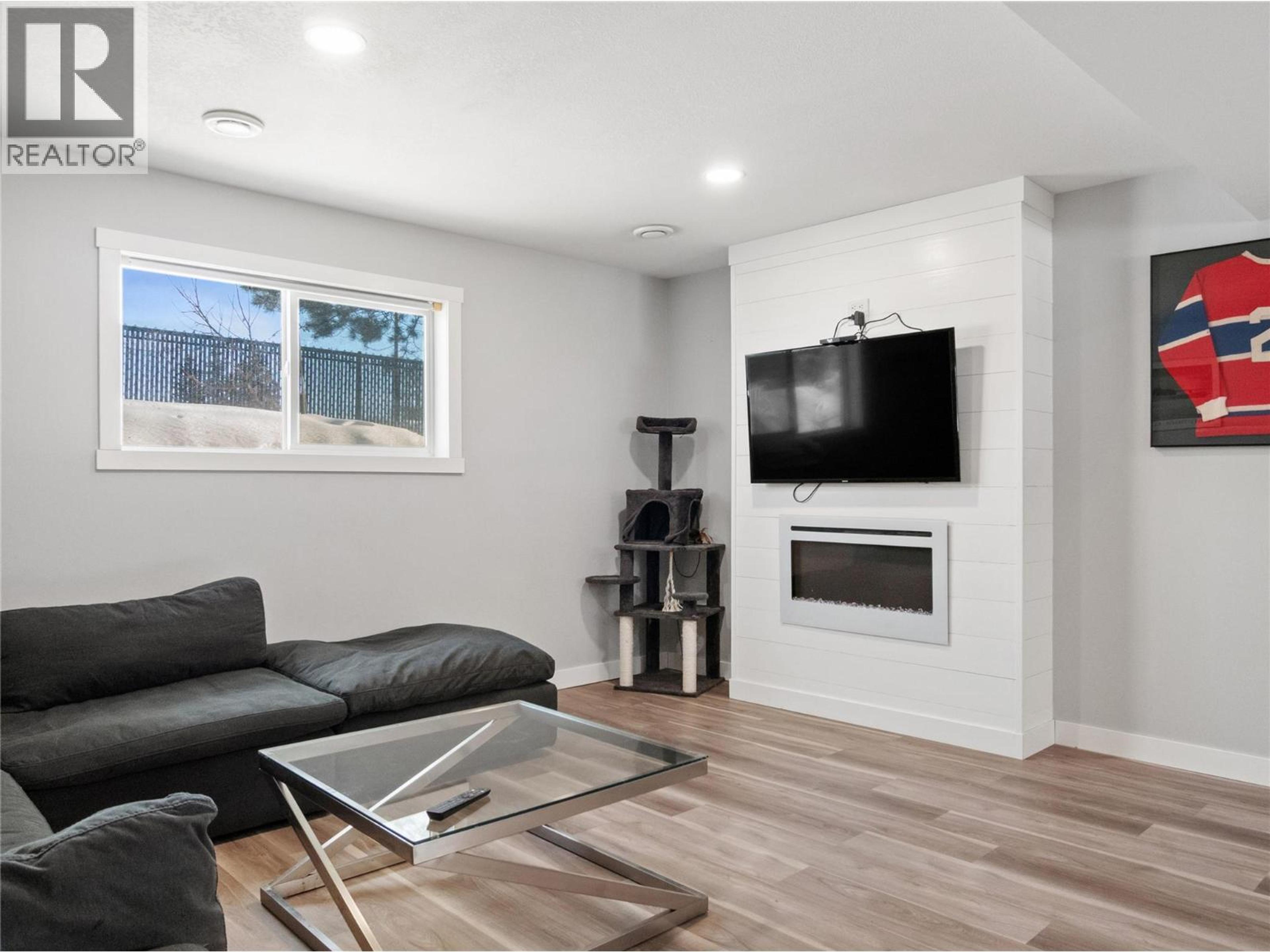 1500 105 AVENUE - 28