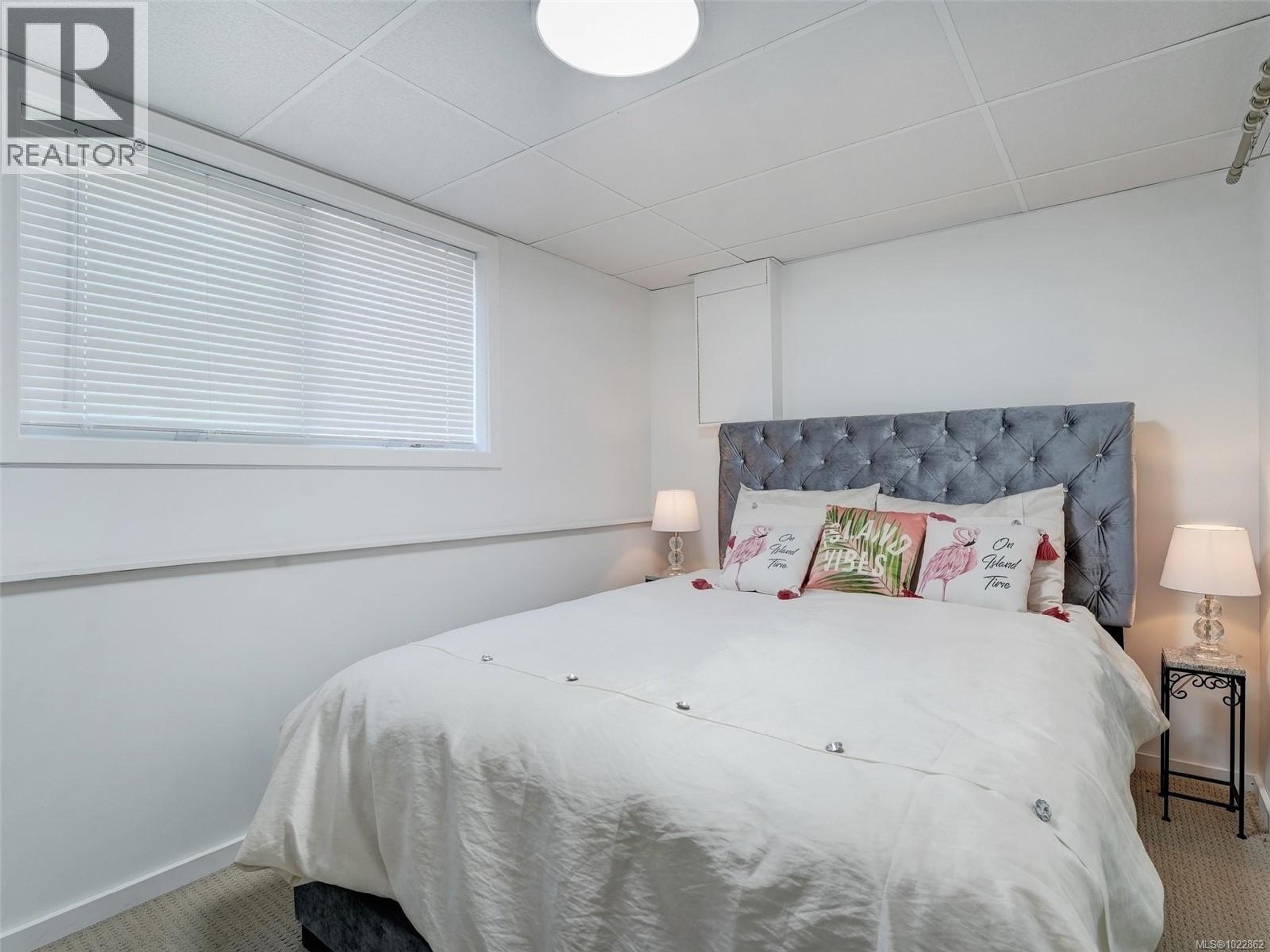 3718 ARBUTUS DR N - 15