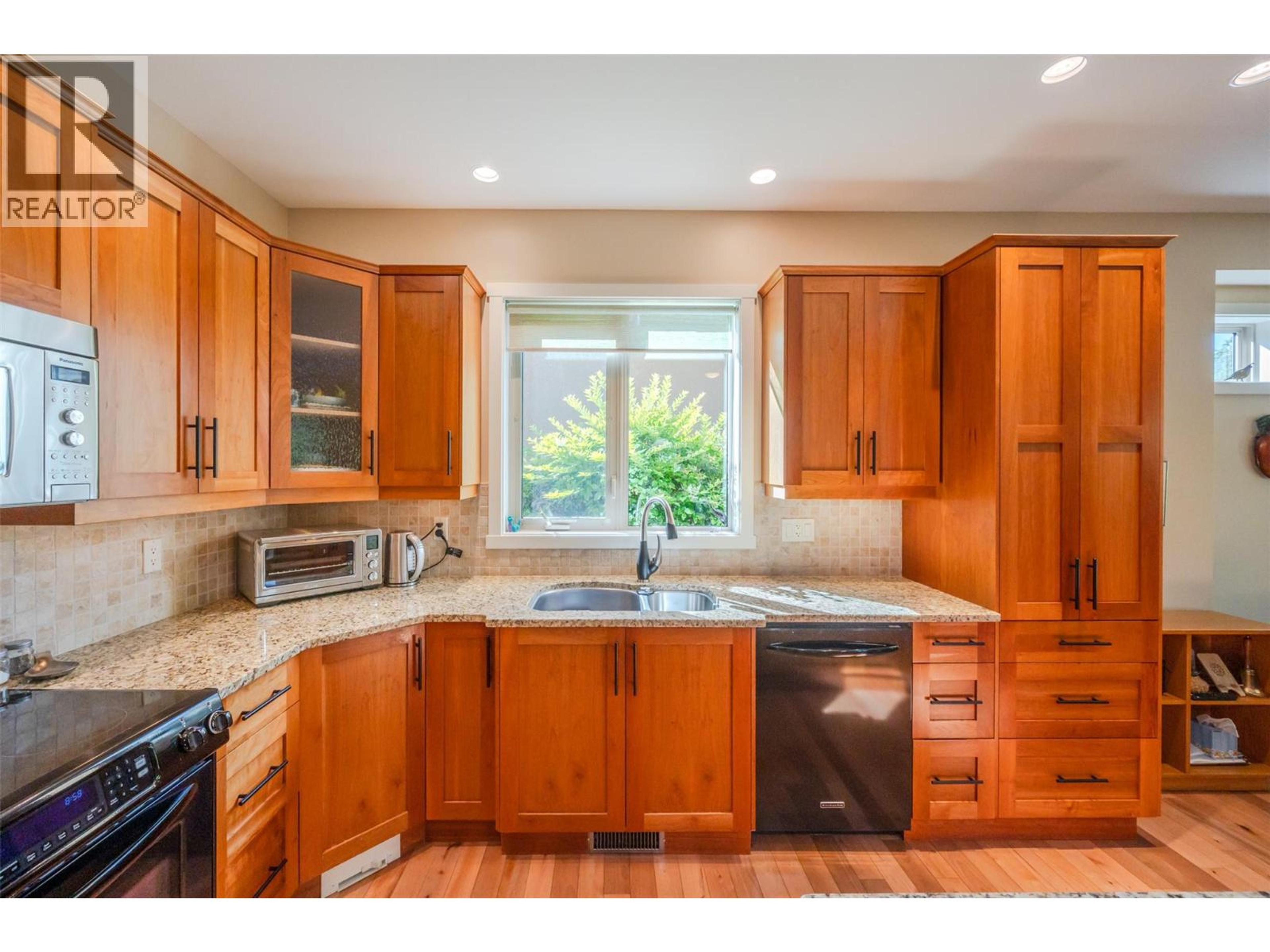 #26 6833 MEADOWS DRIVE - 14