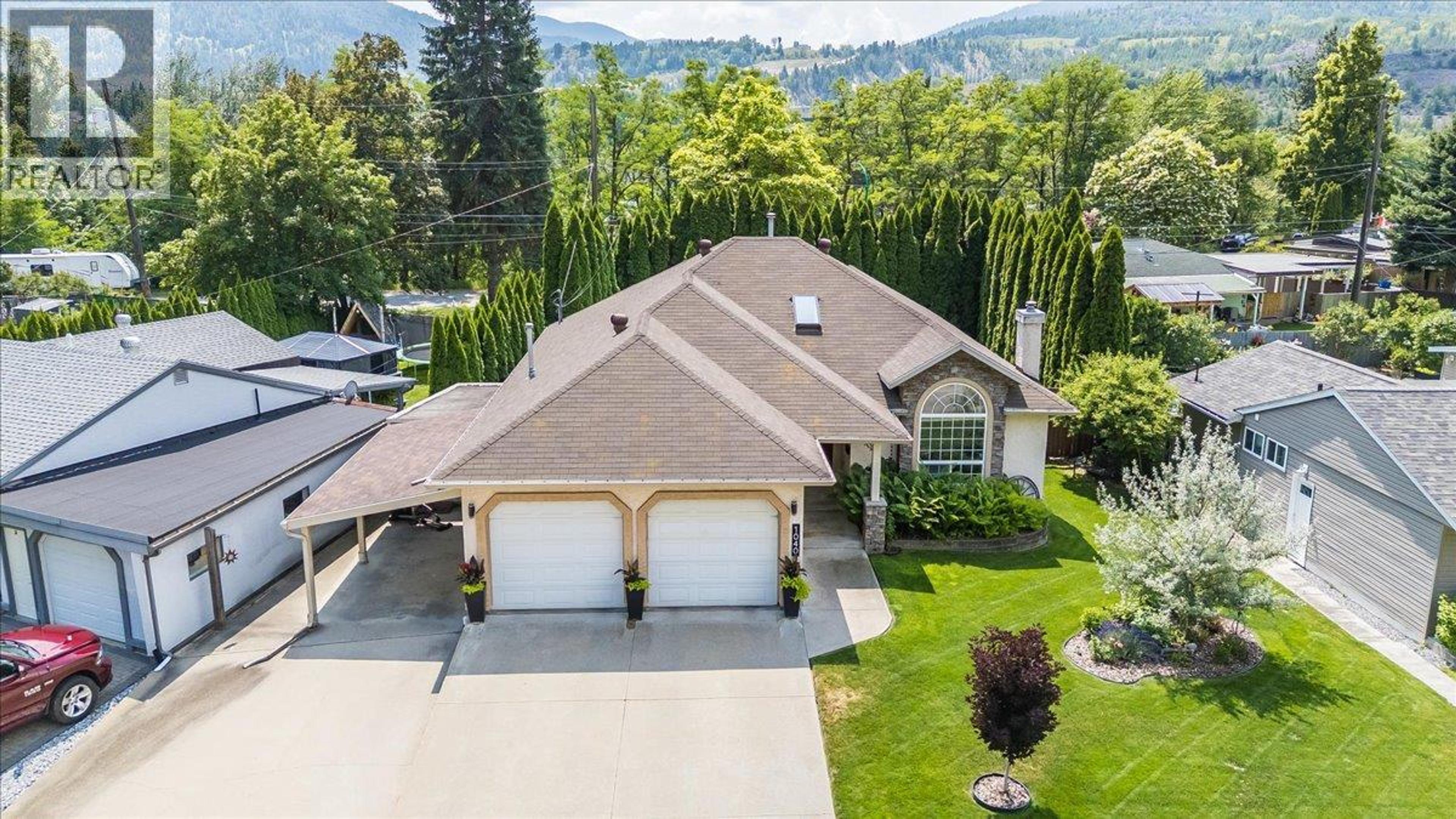 1040 REGAN CRESCENT - Image 2