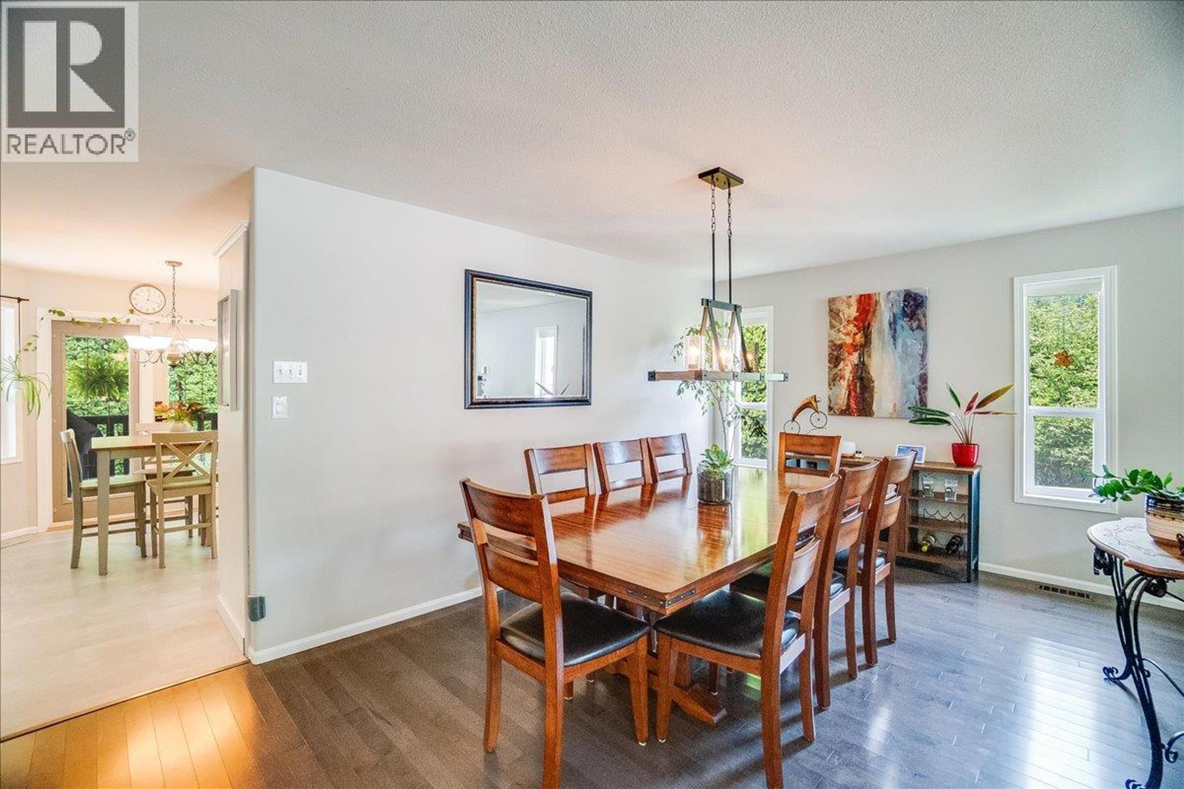 1040 REGAN CRESCENT - 17