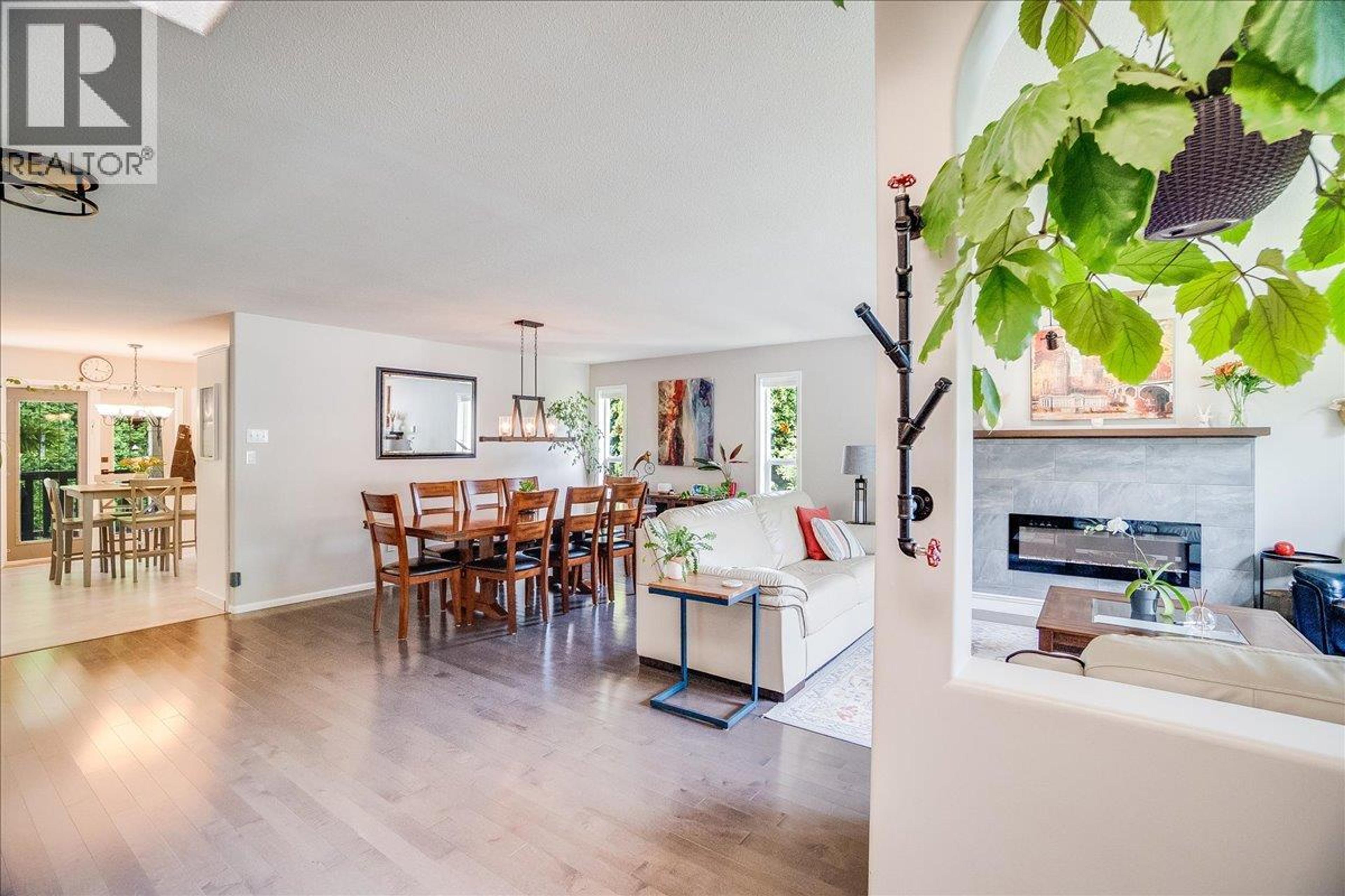 1040 REGAN CRESCENT - 12