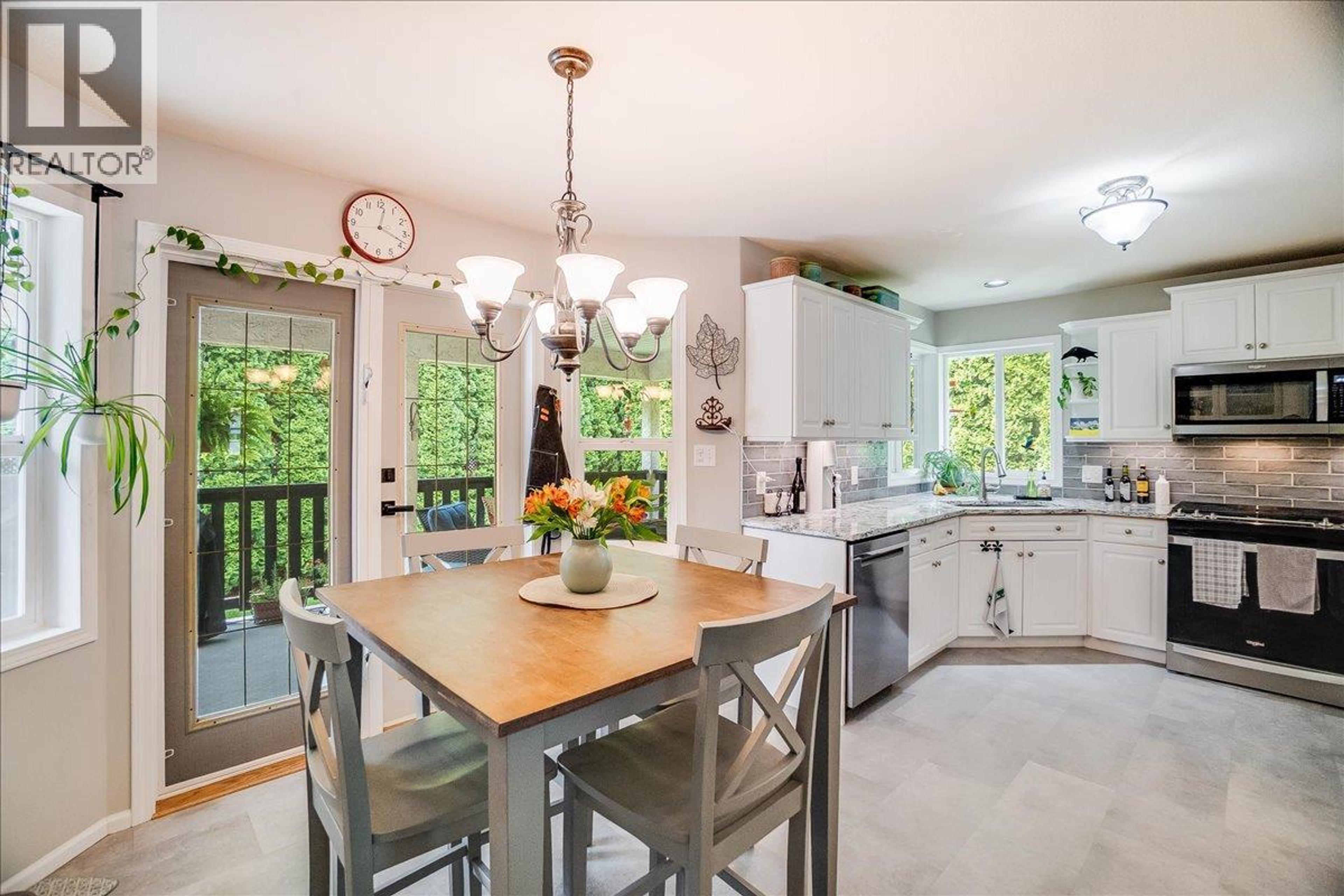 1040 REGAN CRESCENT - 19