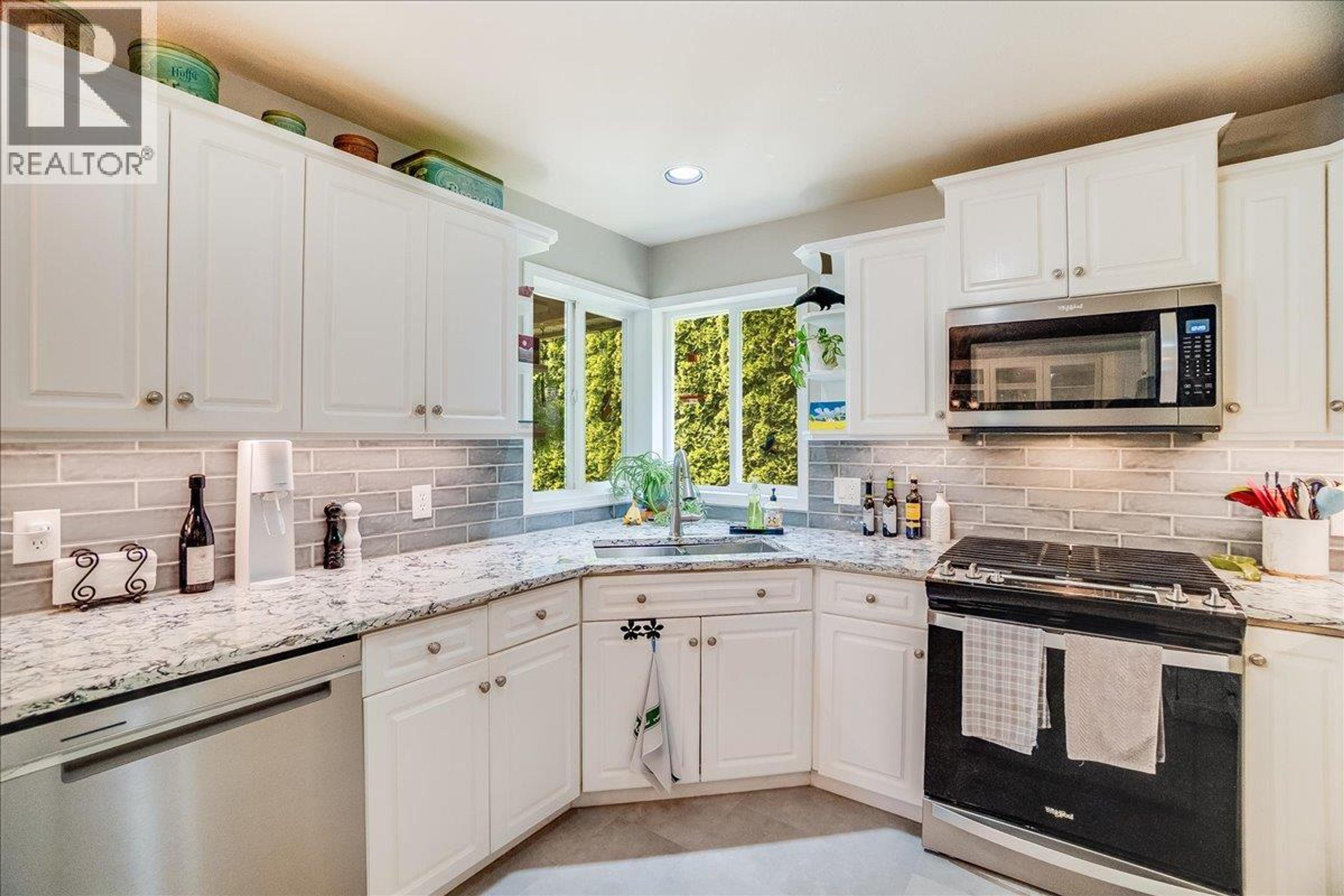 1040 REGAN CRESCENT - 23