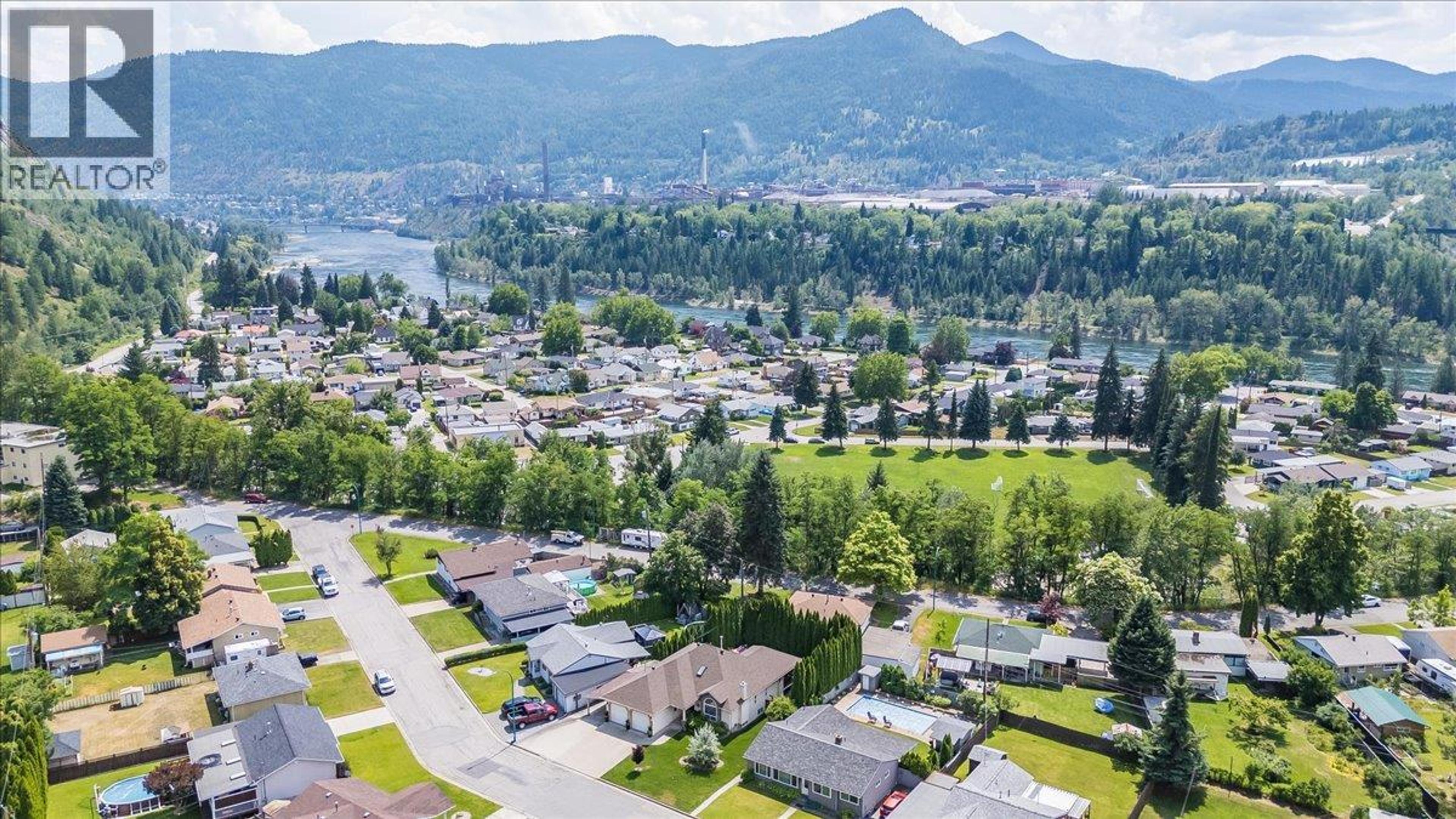 1040 REGAN CRESCENT - 41