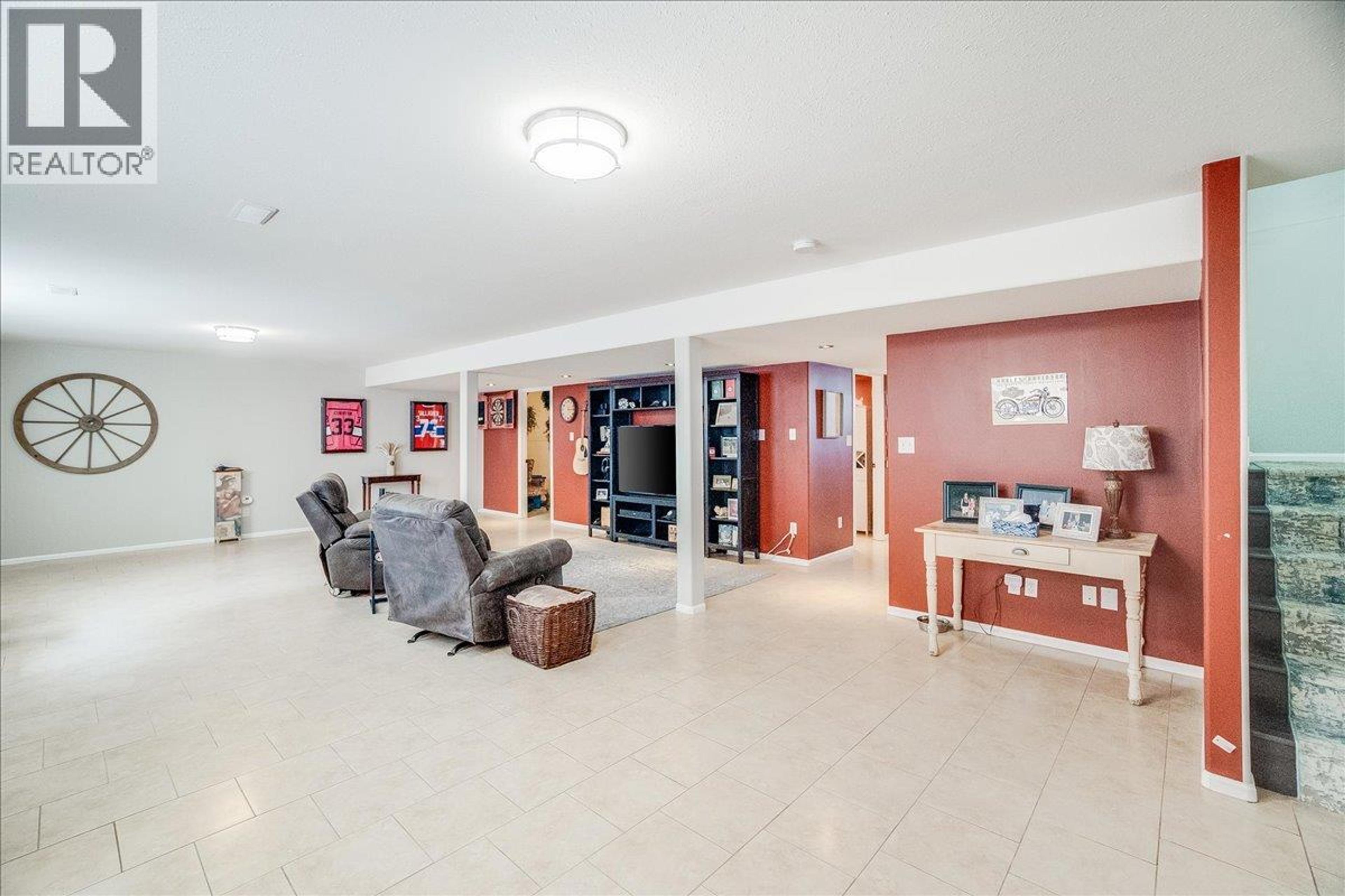 1040 REGAN CRESCENT - 54