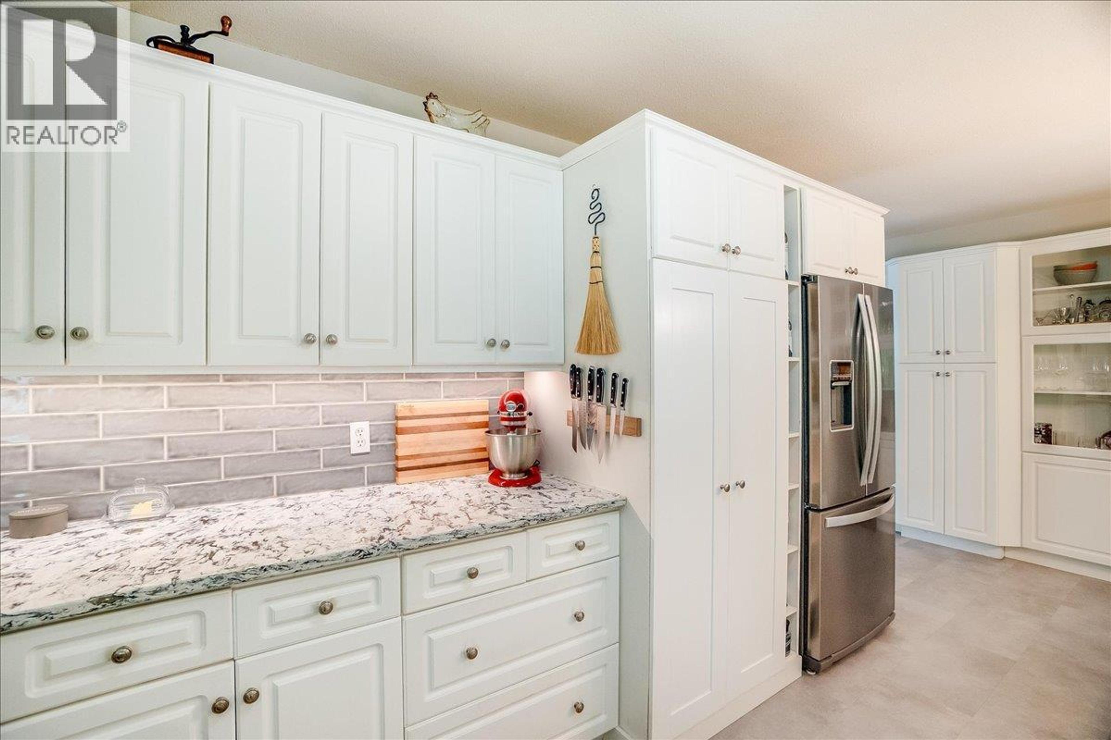 1040 REGAN CRESCENT - 27